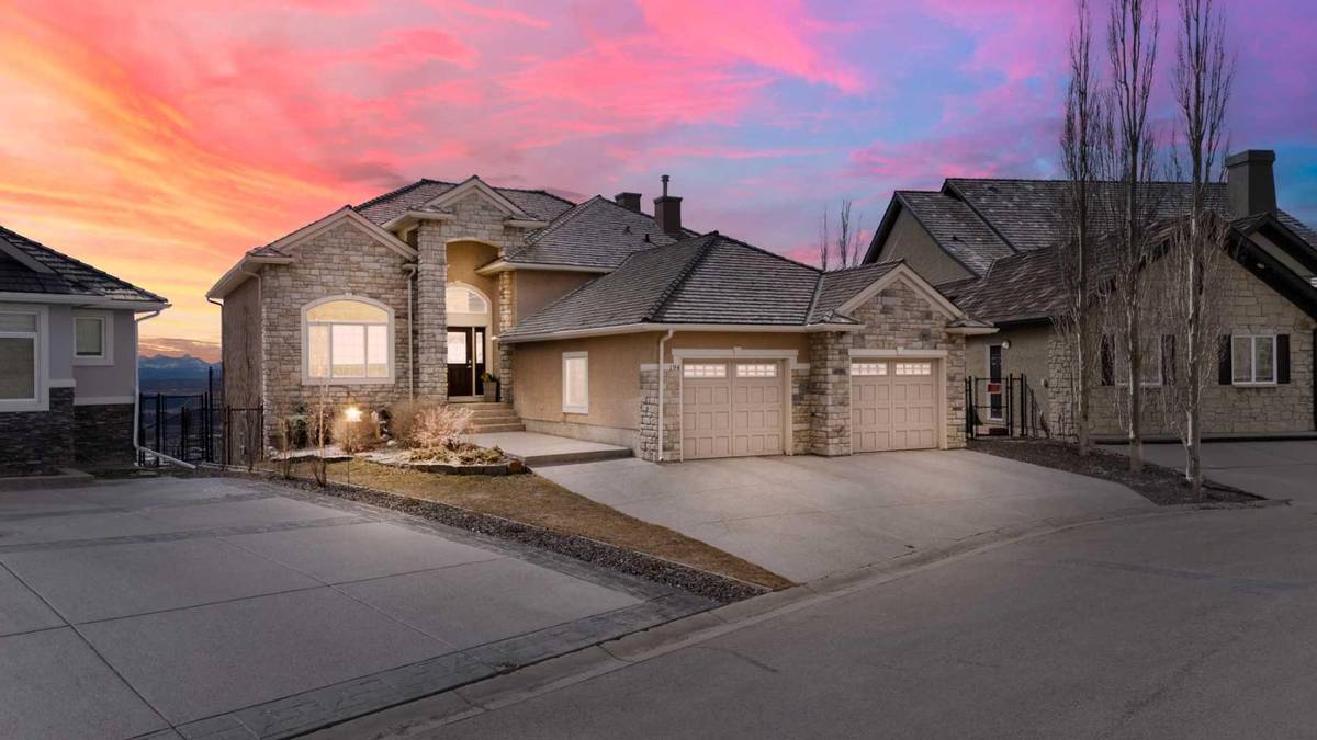 Cochrane, AB T4C 2H8,194 Gleneagles Estates LN