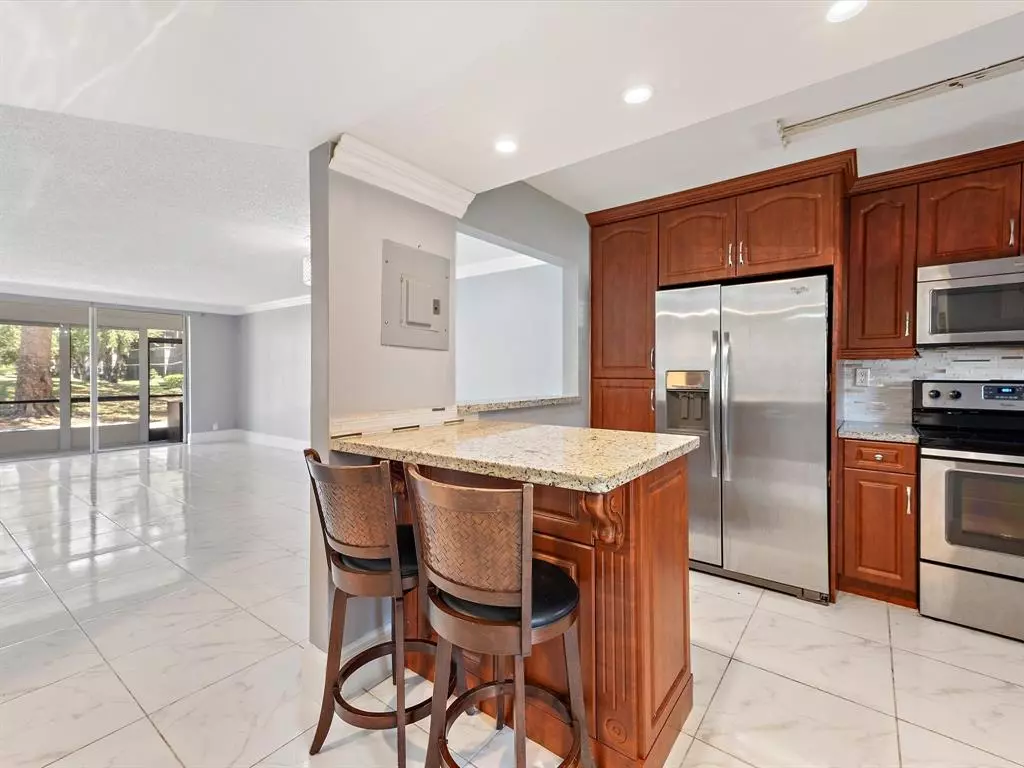 Pembroke Pines, FL 33025,371 S Hollybrook Dr #102