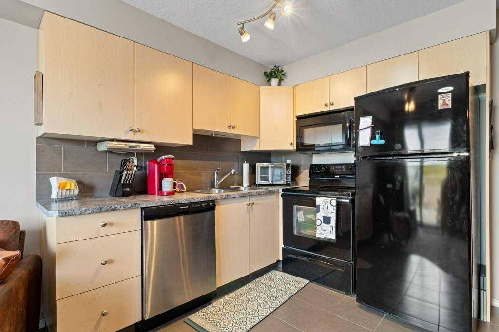 Sylvan Lake, AB T4S 0G9,3 Broadway Rise #105