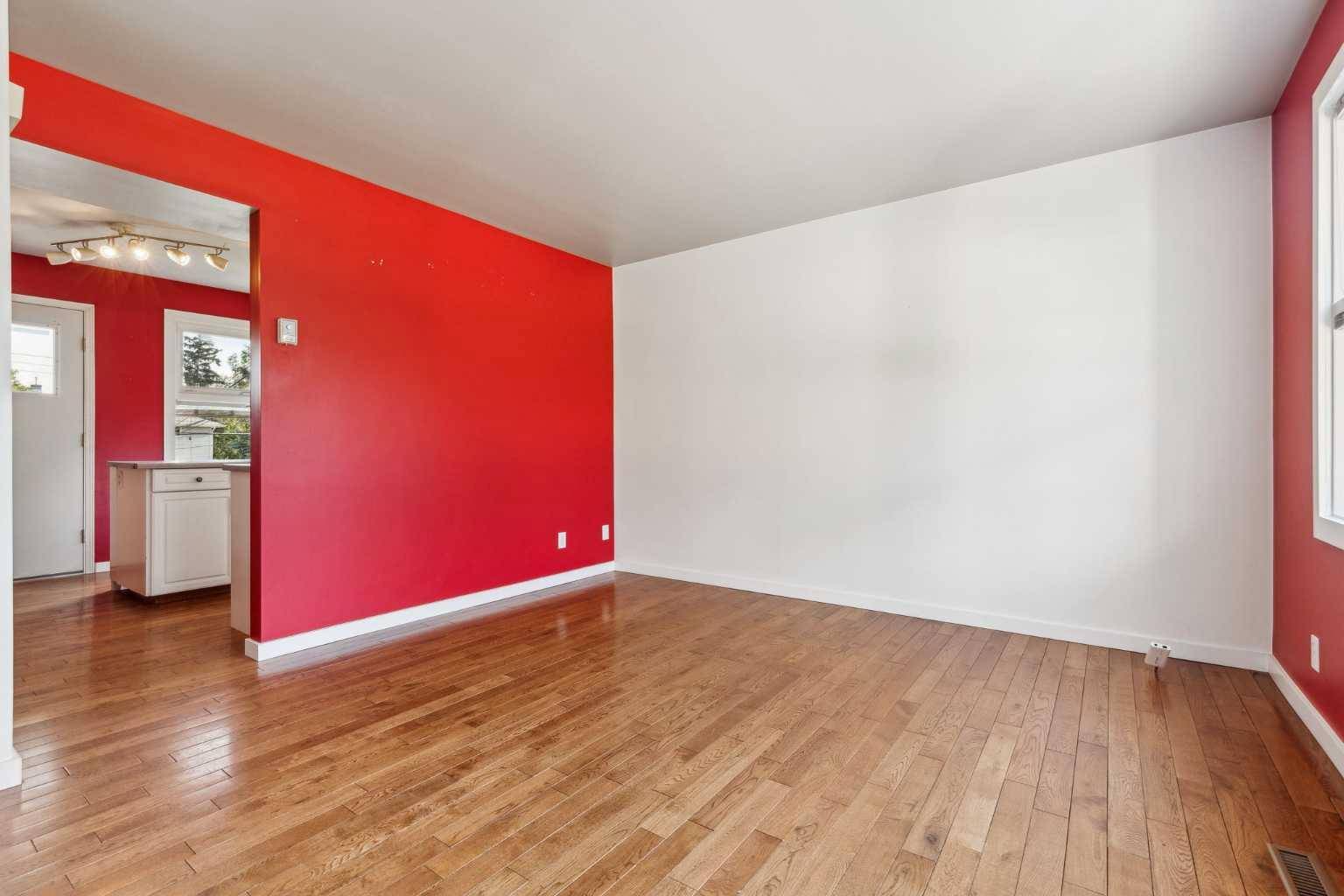 Calgary, AB T3E 8Y8,415 25 AVE NE