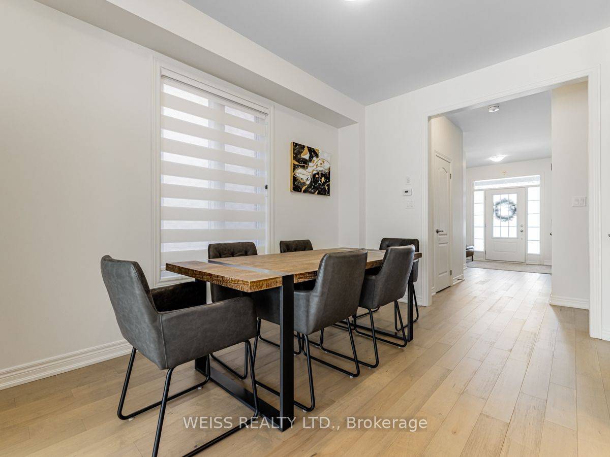 East Gwillimbury, ON L0G 1M0,33 Frederick Taylor WAY