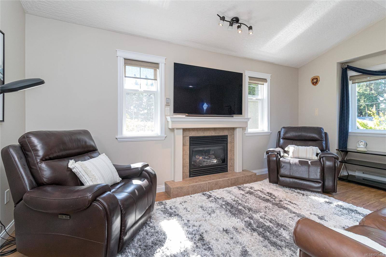 Langford, BC V9B 2R5,662 Fairway Ave