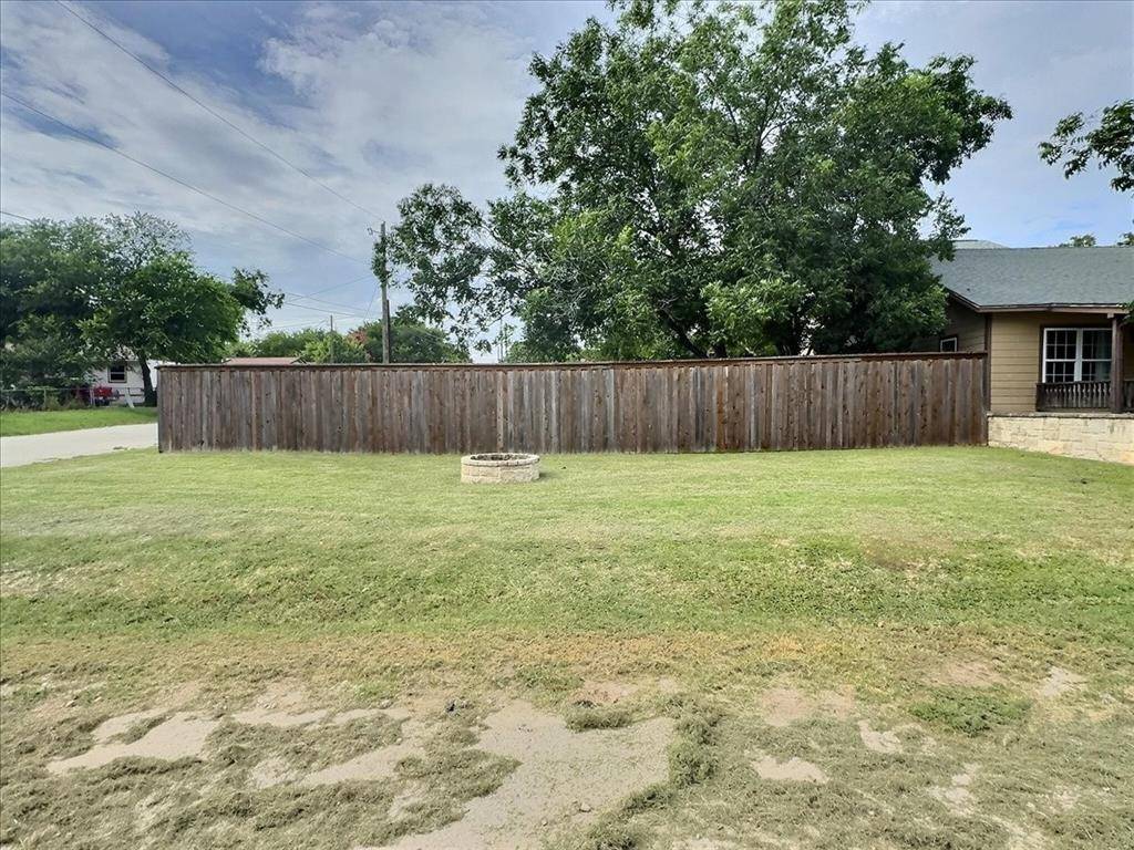 Weatherford, TX 76086,201 E 7th Street