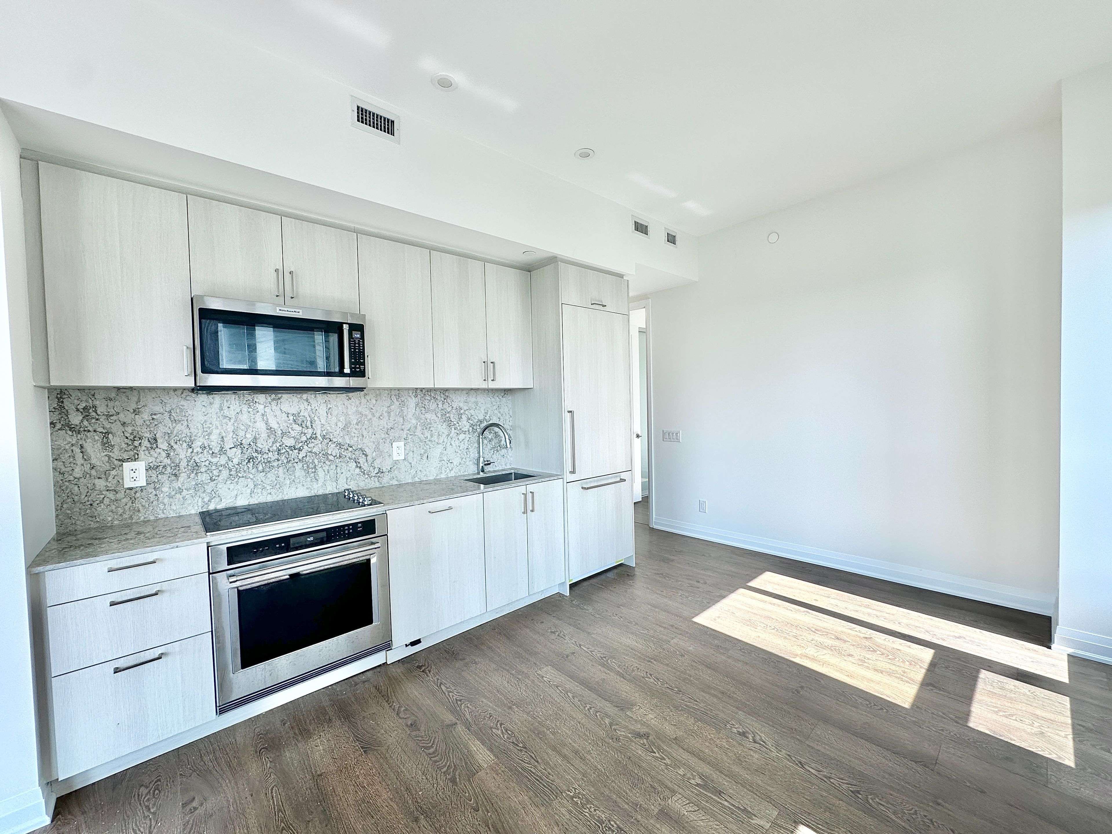 Toronto C02, ON M5R 1V9,280 Howland AVE #602