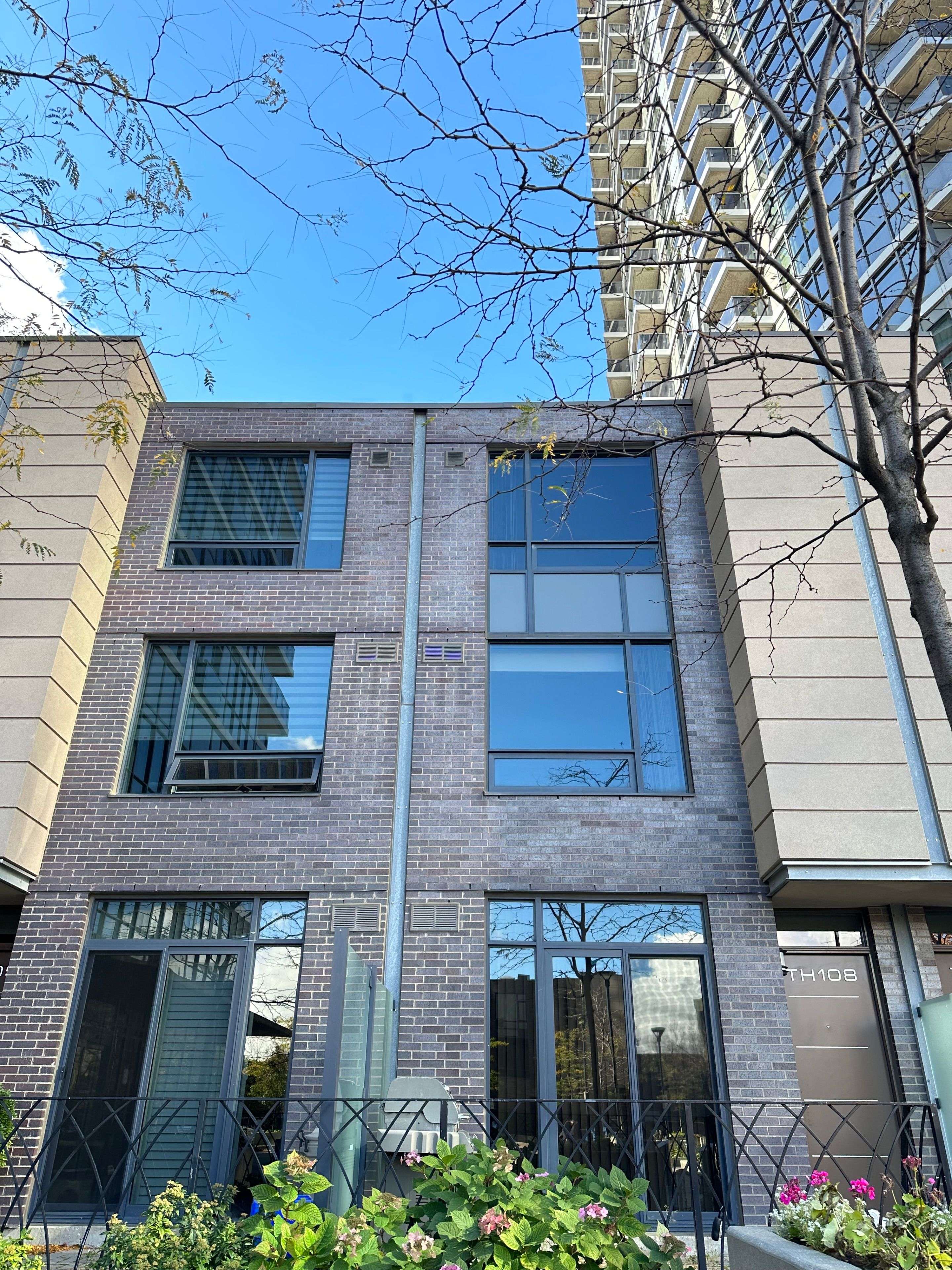 5 Valhalla Inn RD #Th108, Toronto W08, ON M9B 0B1