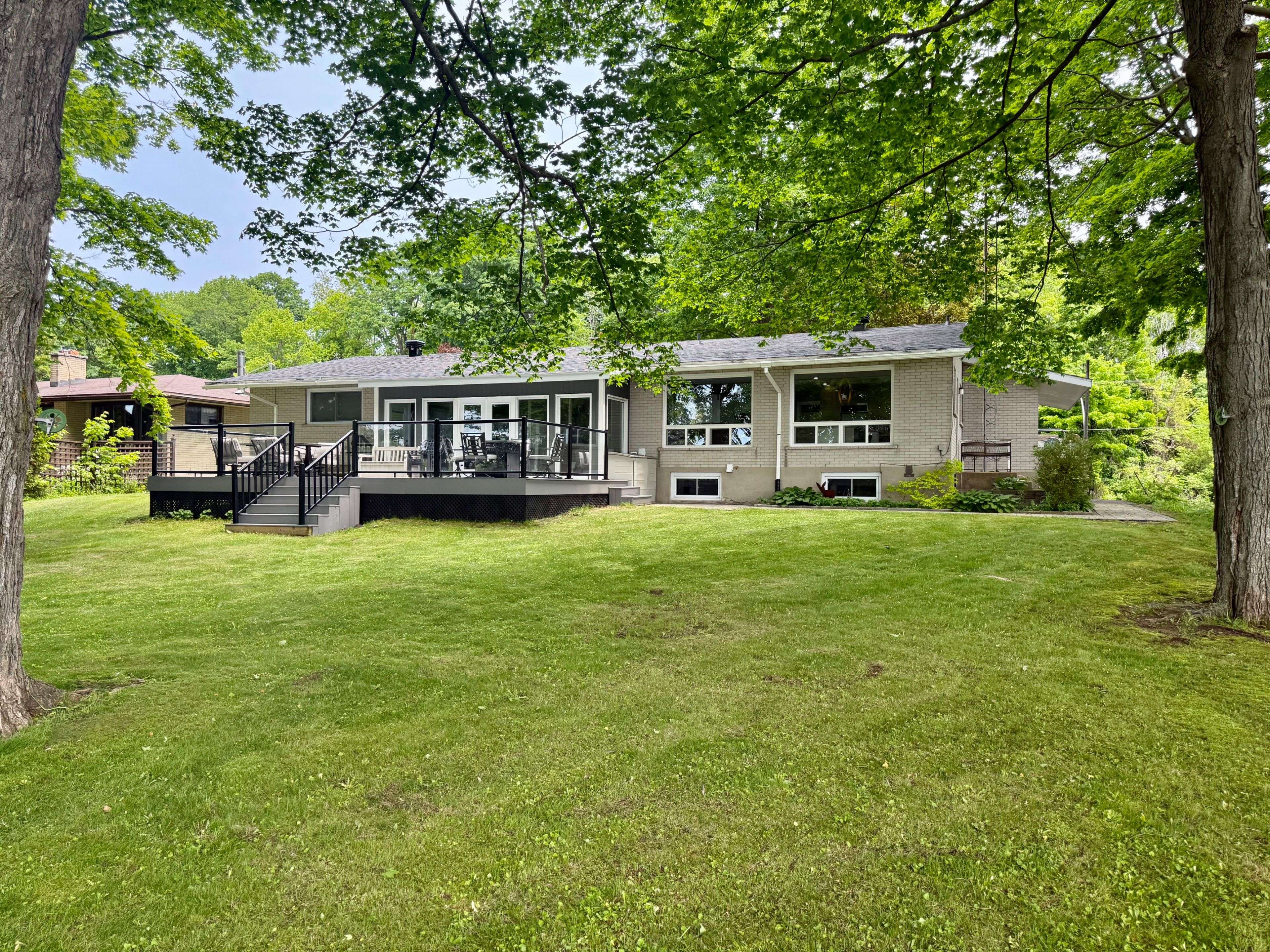 South Stormont, ON K0C 1P0,14 Robin RD
