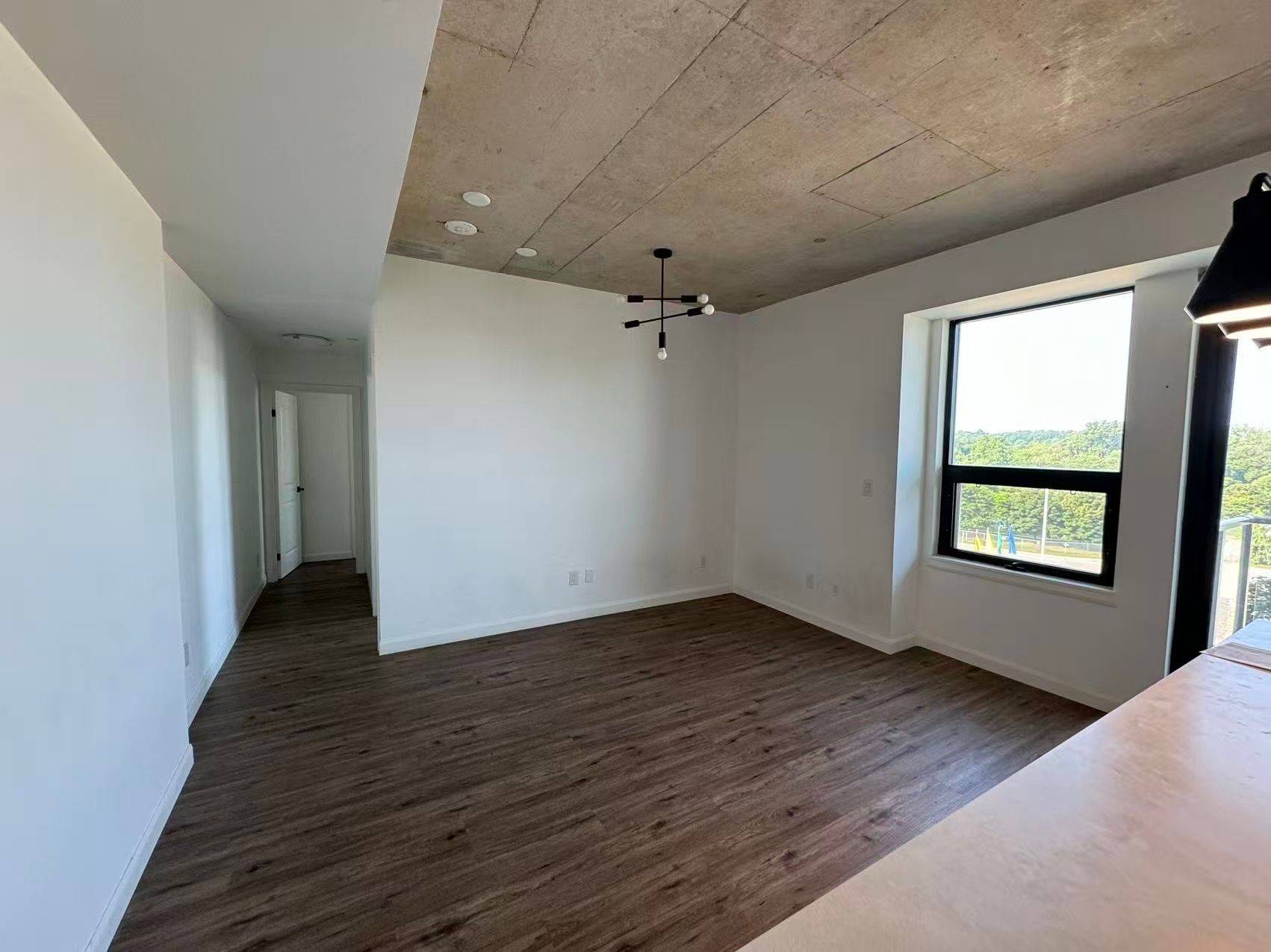 Brantford, ON N3S 0K5,7 Erie AVE #512