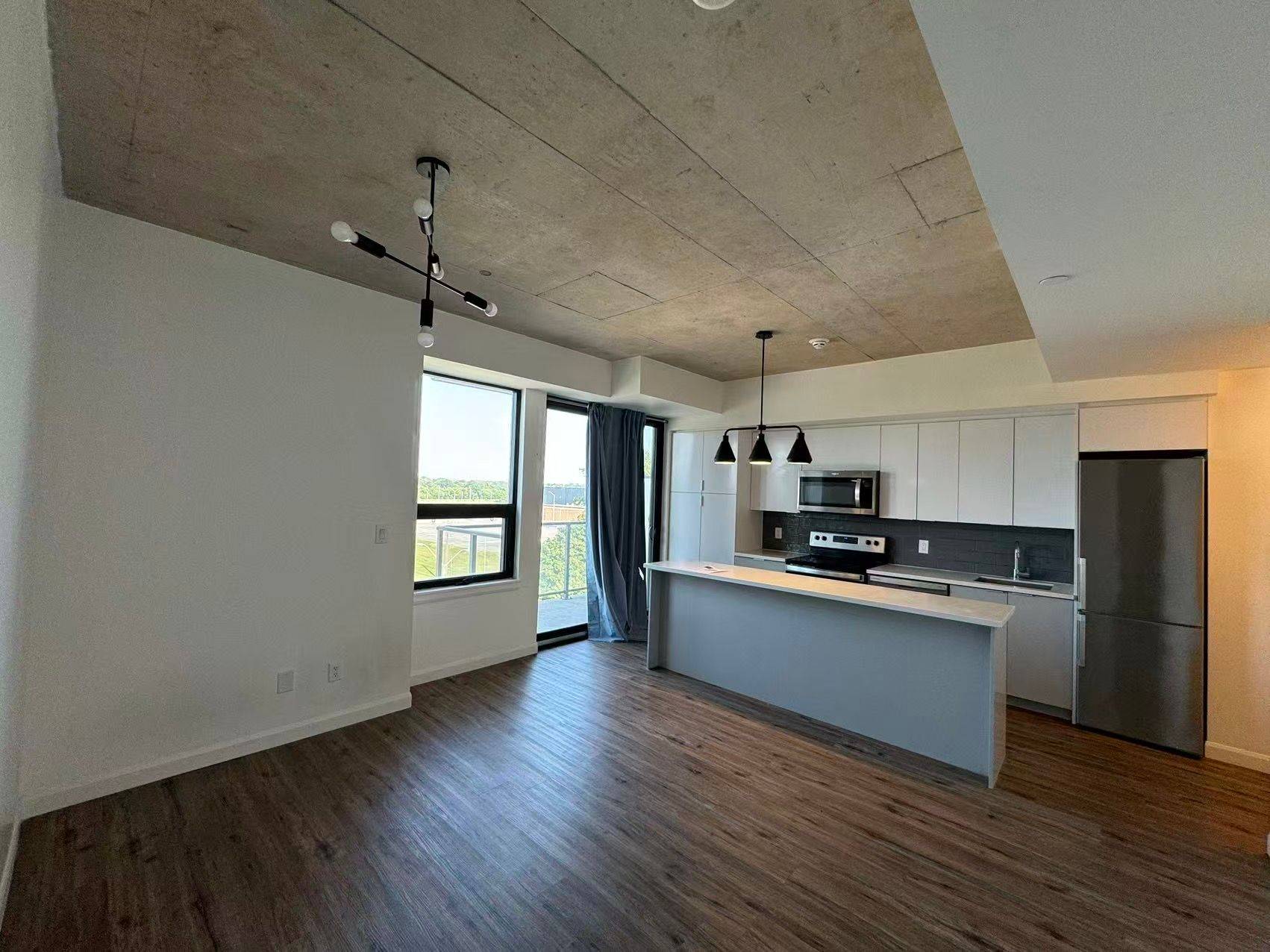 Brantford, ON N3S 0K5,7 Erie AVE #512