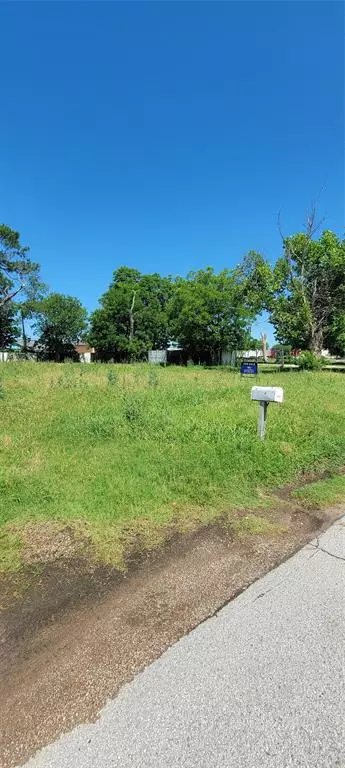 Arlington, TX 76010,208 Broadmoor Avenue