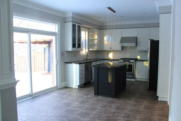 Oakville, ON L6L 8T3,129 Creek Path AVE N