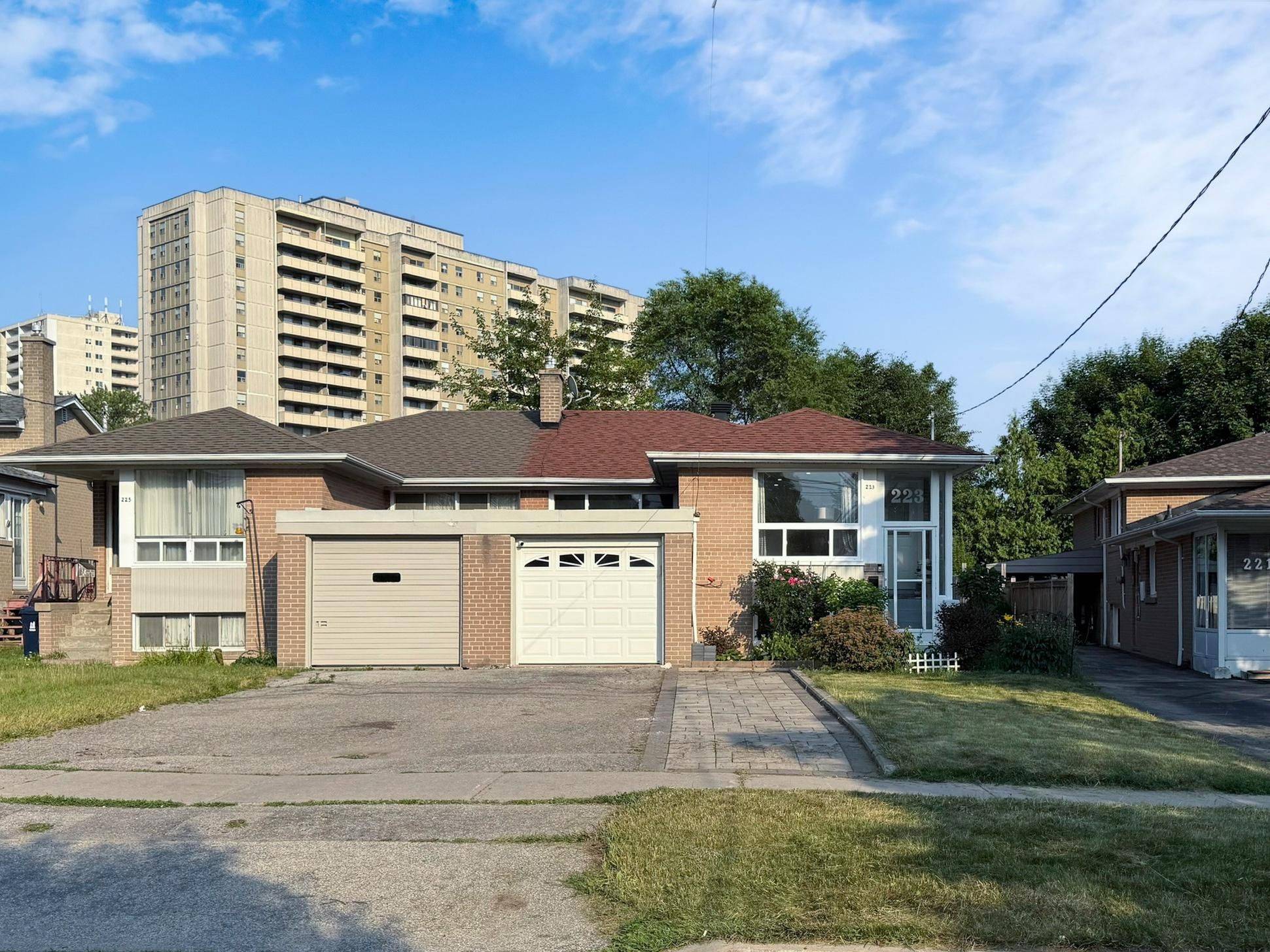 Toronto C13, ON M3A 2B5,223 Lynedock CRES