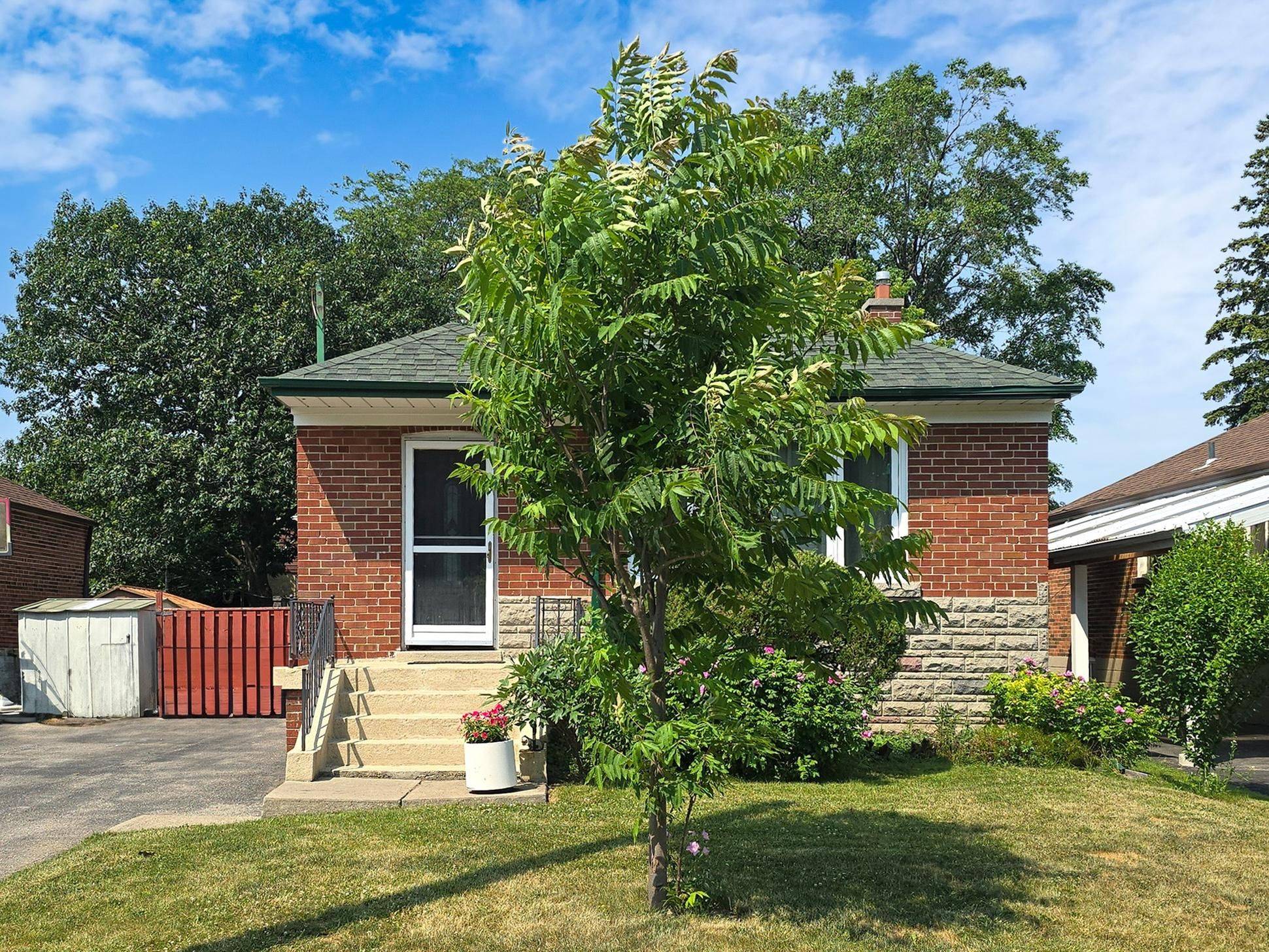 Toronto E04, ON M1P 1E7,26 Porter CRES