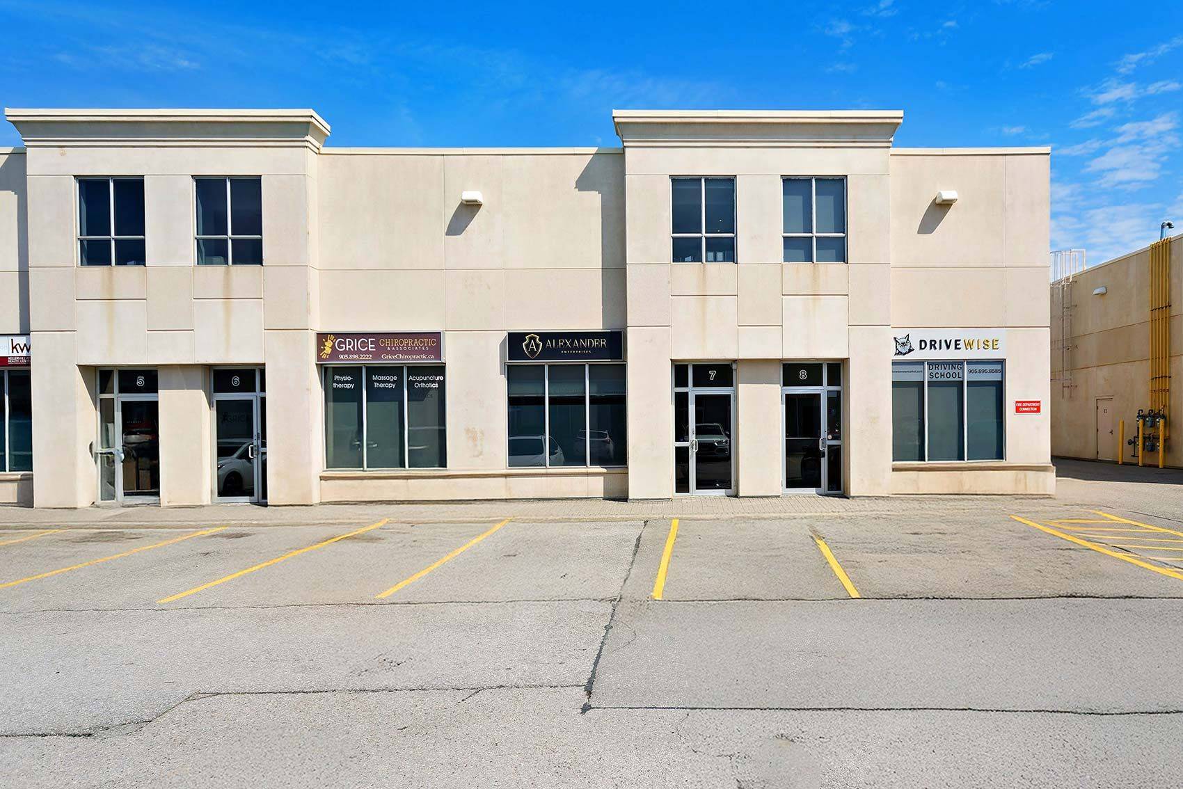 Newmarket, ON L3Y 9A2,16945 Leslie ST #7