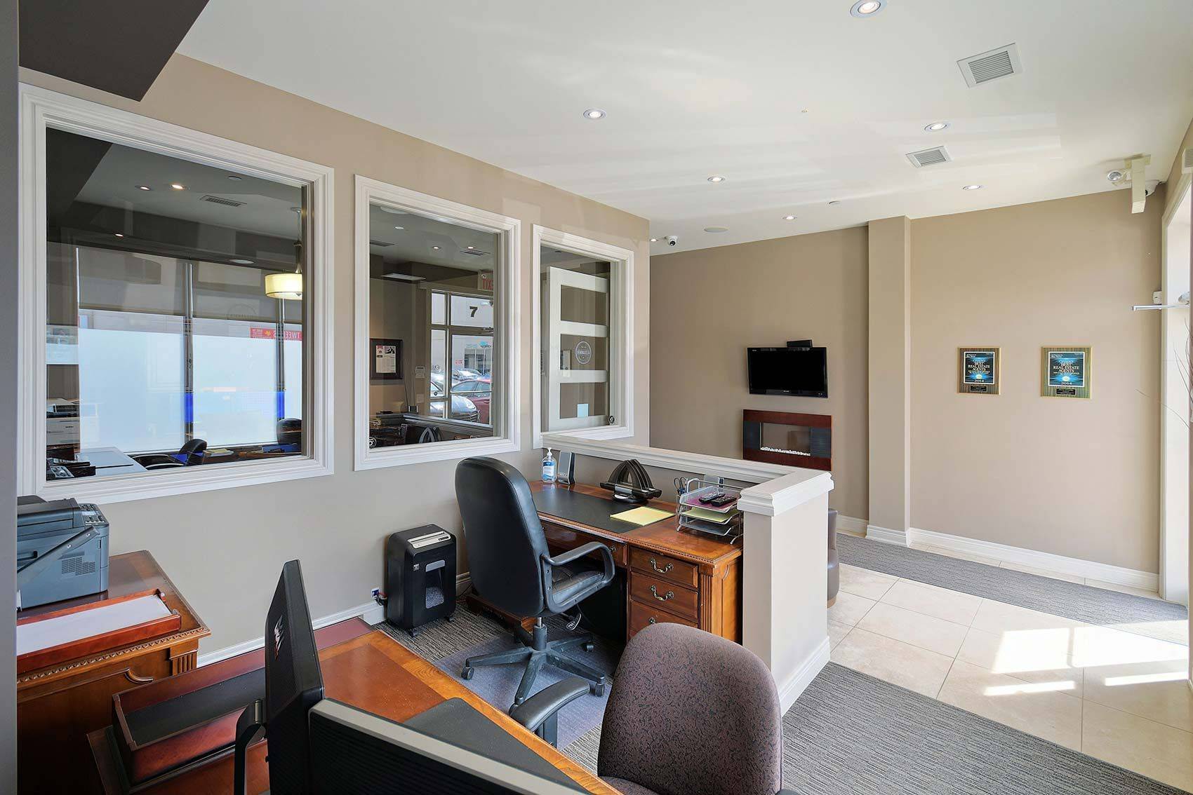 Newmarket, ON L3Y 9A2,16945 Leslie ST #7