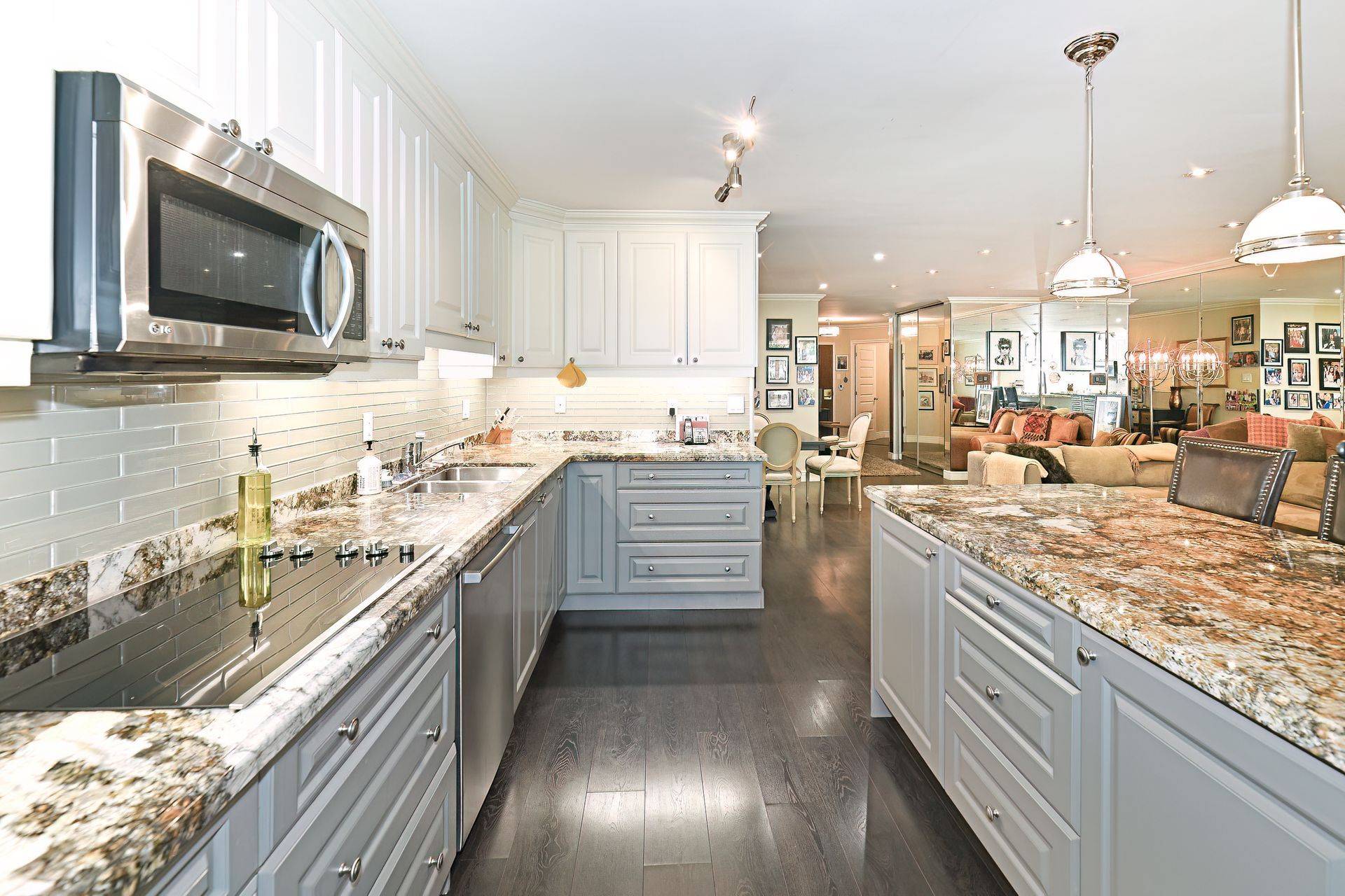 Vaughan, ON L4J 7K4,333 Clark AVE #105