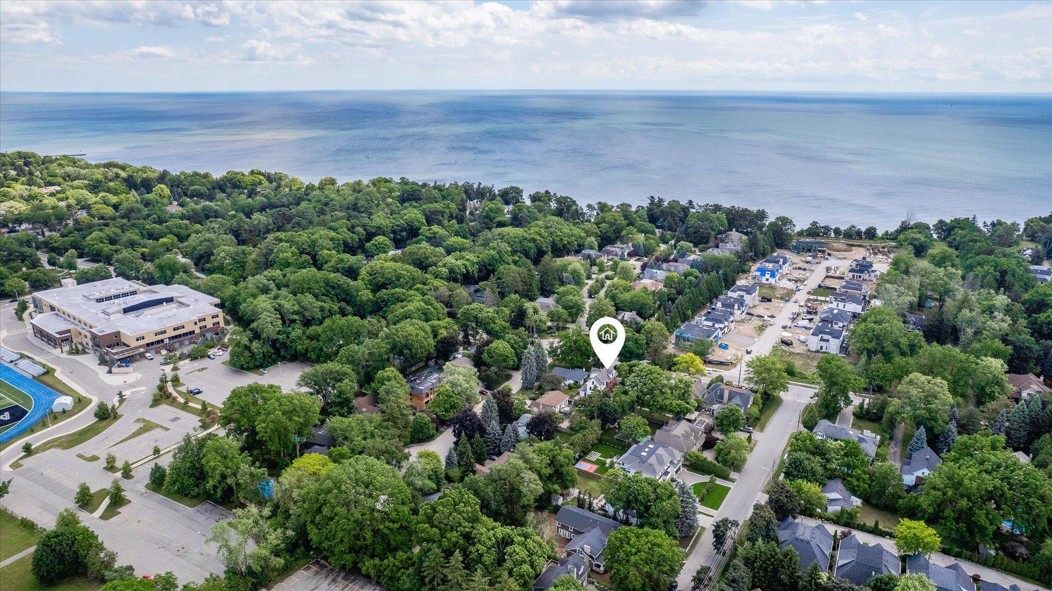 Oakville, ON L6K 1G3,335 Lakeshore RD W