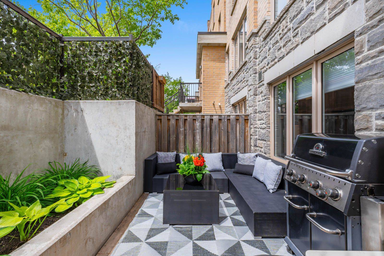Toronto W02, ON M6H 0B7,9 Foundry AVE #111