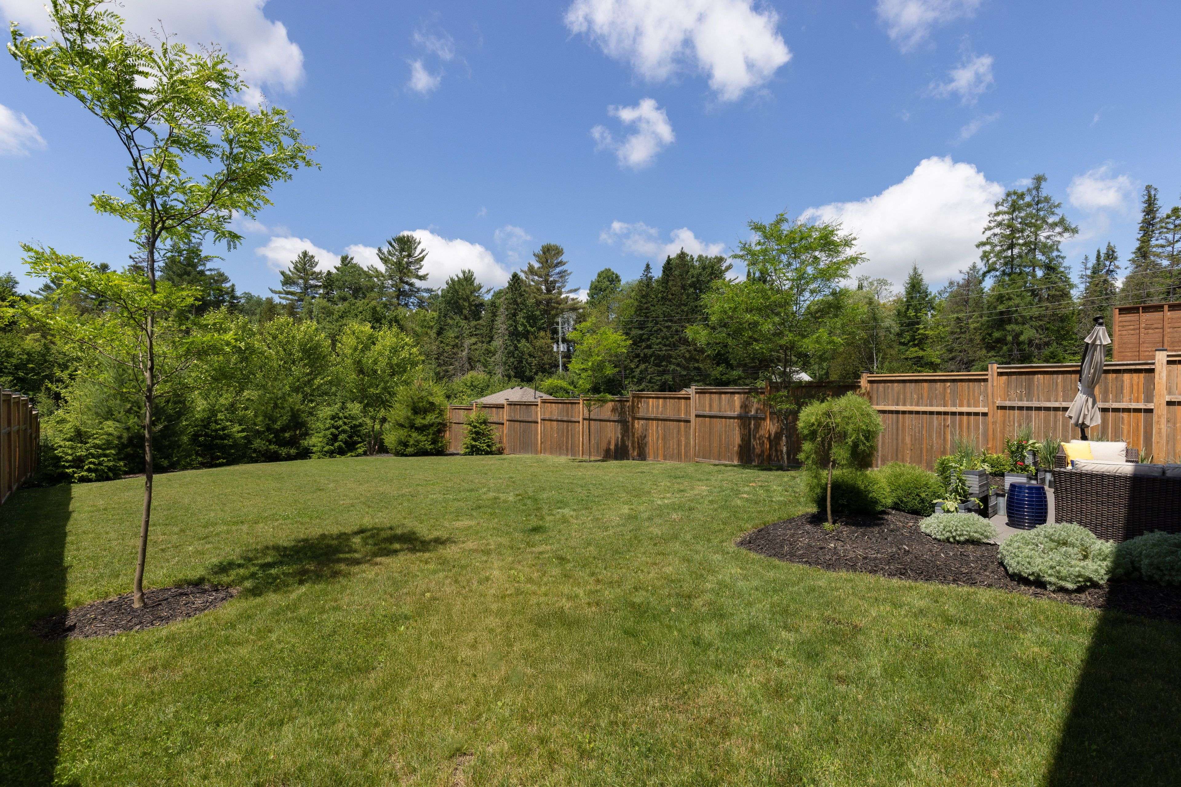 Huntsville, ON P1H 0C6,73 Selkirk DR