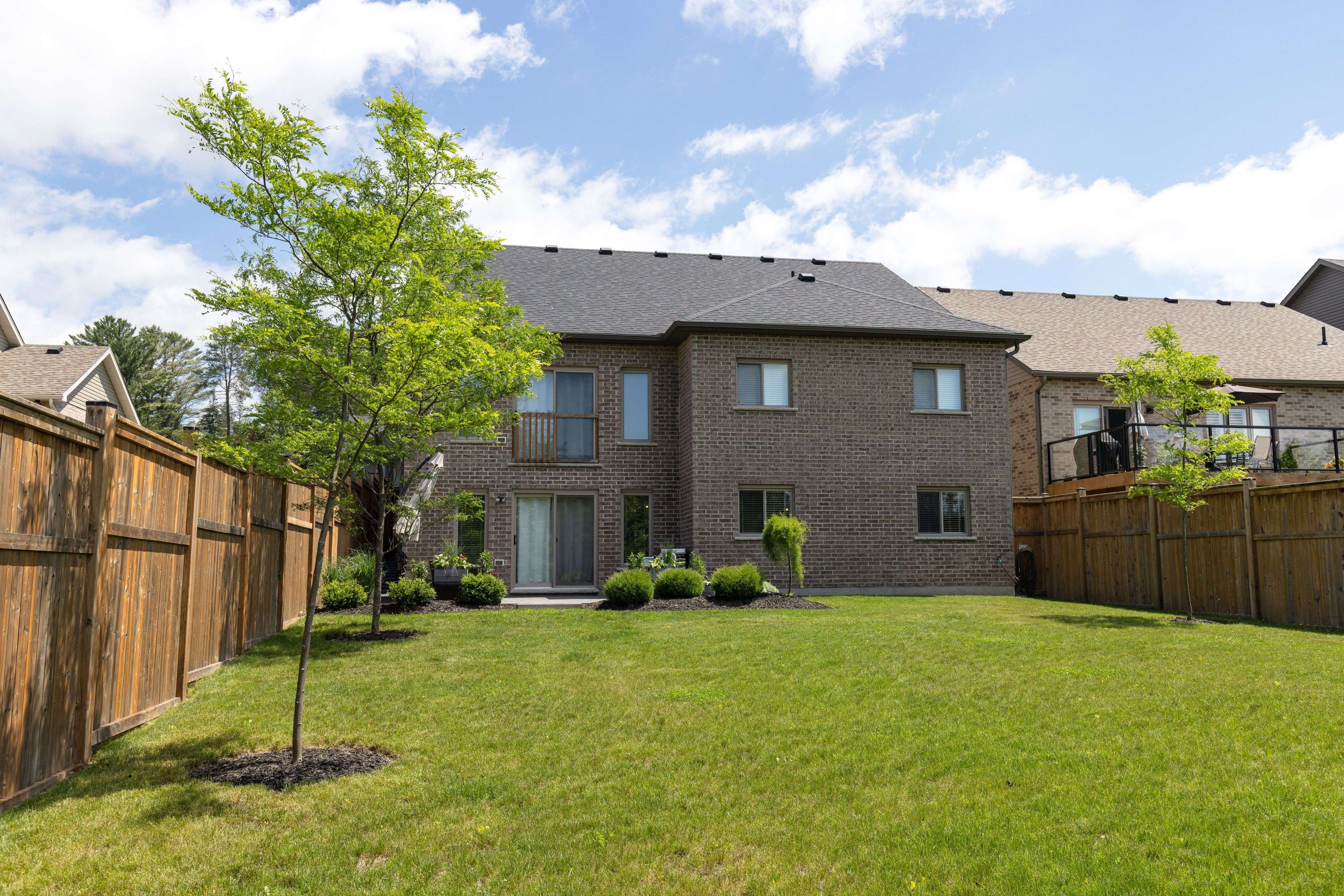 Huntsville, ON P1H 0C6,73 Selkirk DR