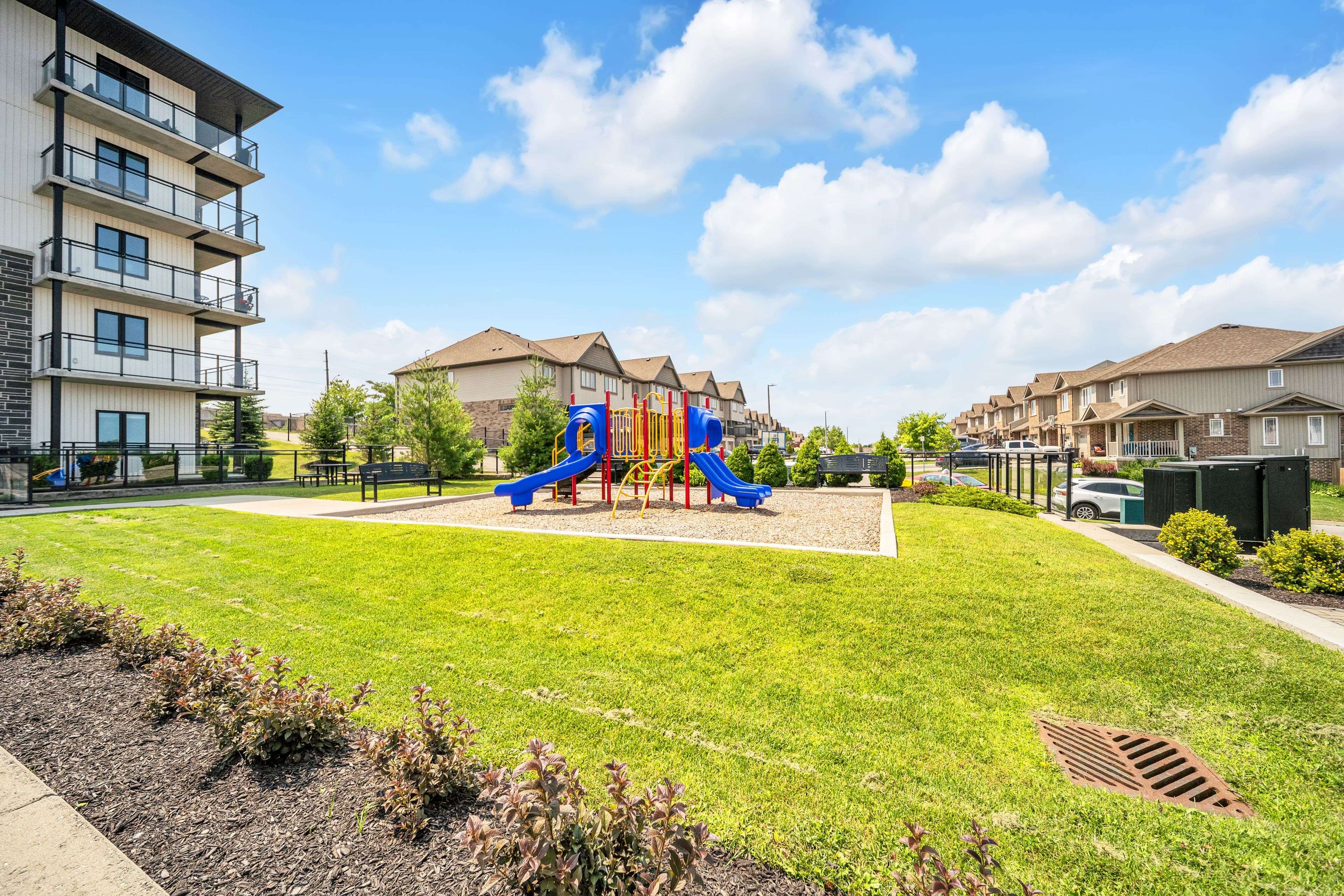 Guelph, ON N1E 0P8,108 Summit Ridge DR #412