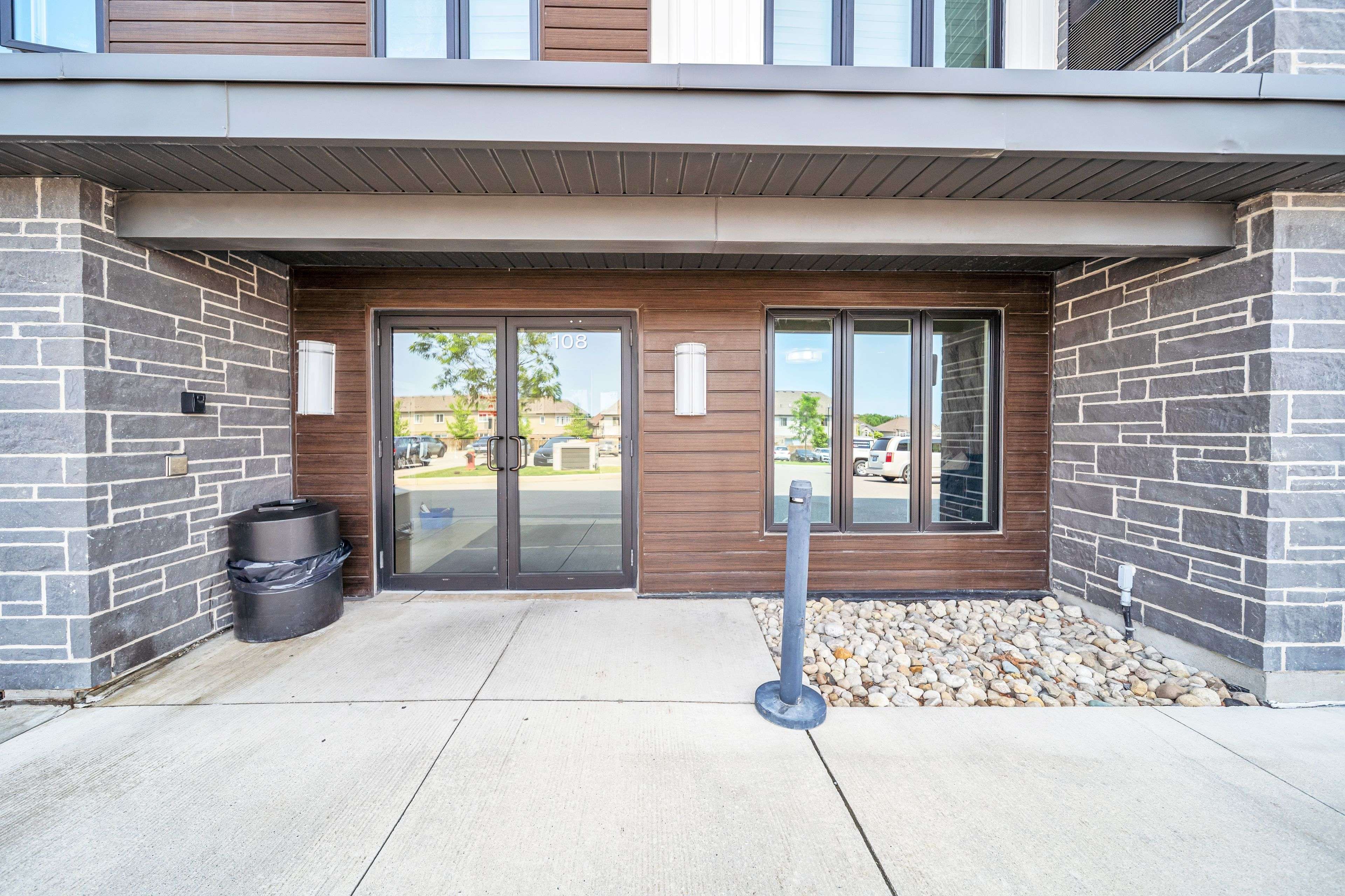 Guelph, ON N1E 0P8,108 Summit Ridge DR #412