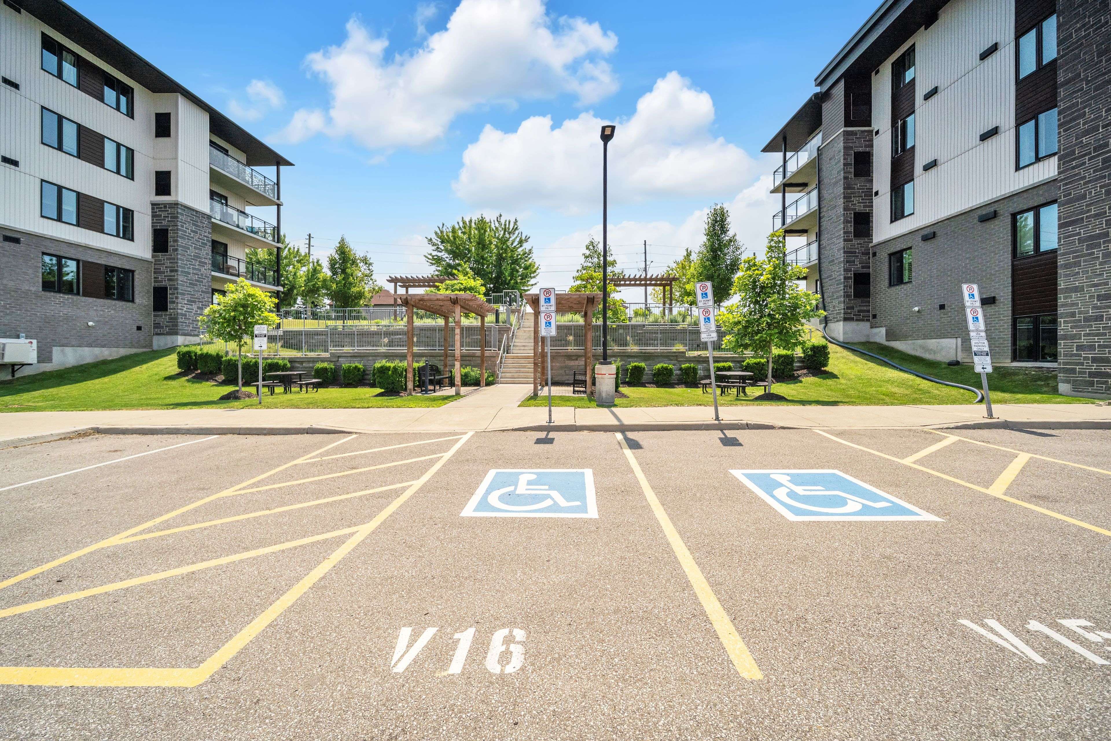 Guelph, ON N1E 0P8,108 Summit Ridge DR #412