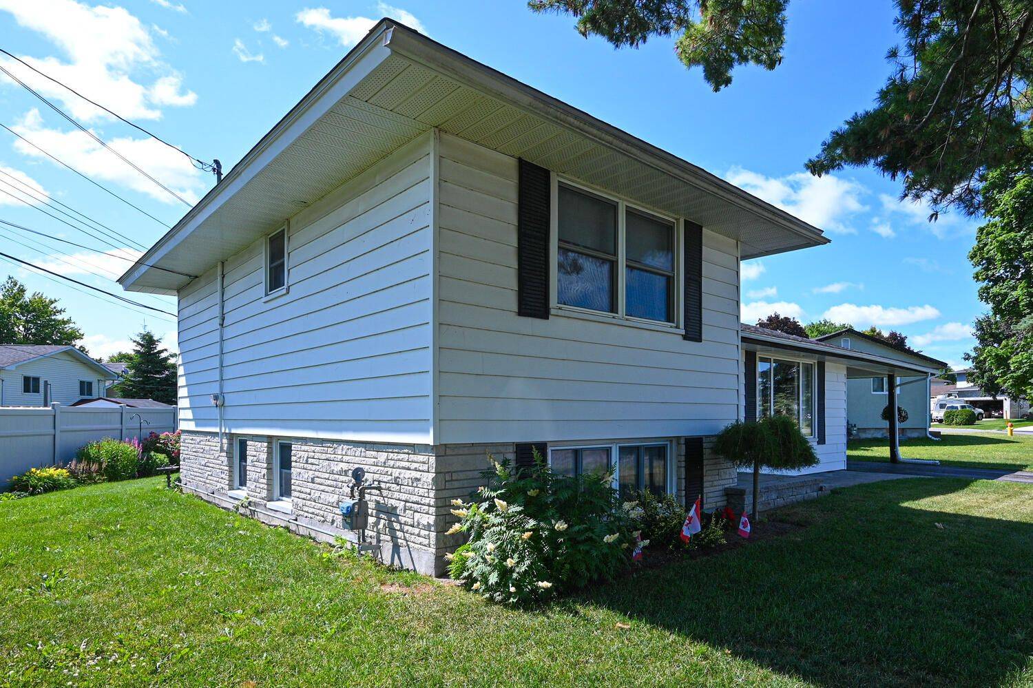 Smiths Falls, ON K7A 4L4,5 Ross ST W