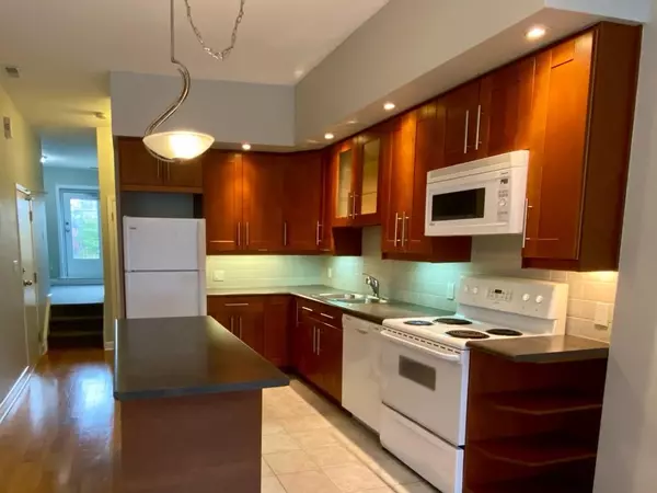Toronto C01, ON M5V 2B5,546 Queen ST W ##2