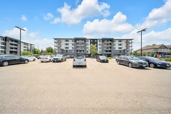 Guelph, ON N1E 0P8,108 Summit Ridge DR #412