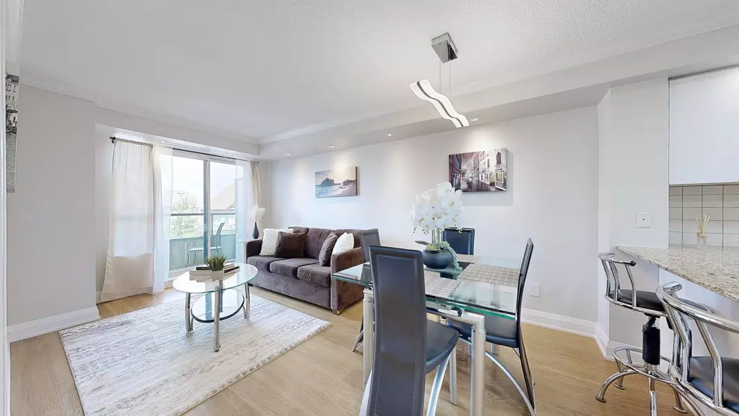 30 North Park RD #302, Vaughan, ON L4J 0G6
