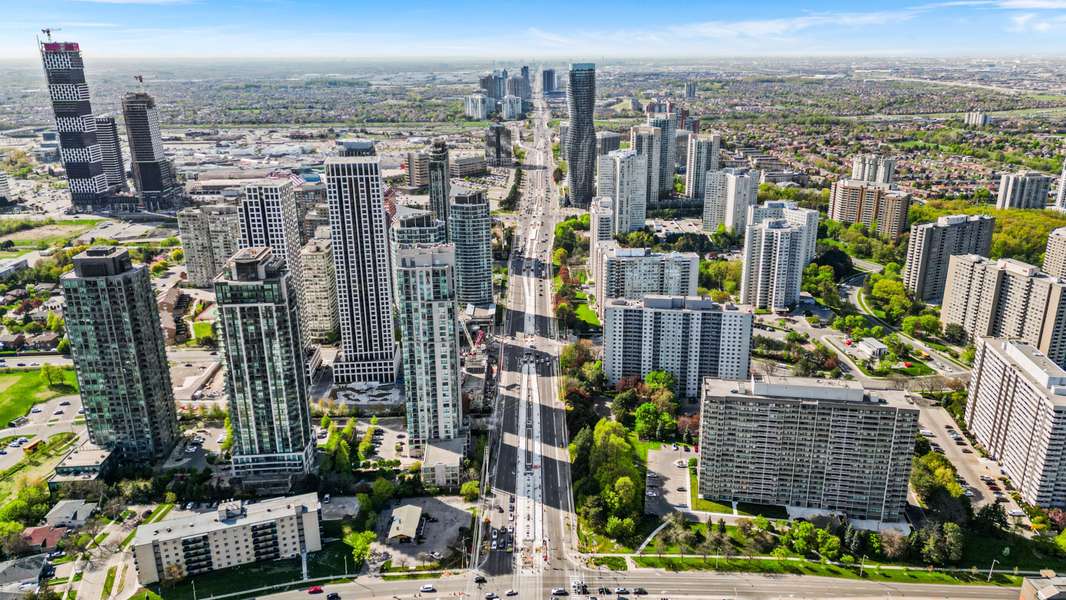 3504 Hurontario ST #2701, Mississauga, ON L5B 0B9