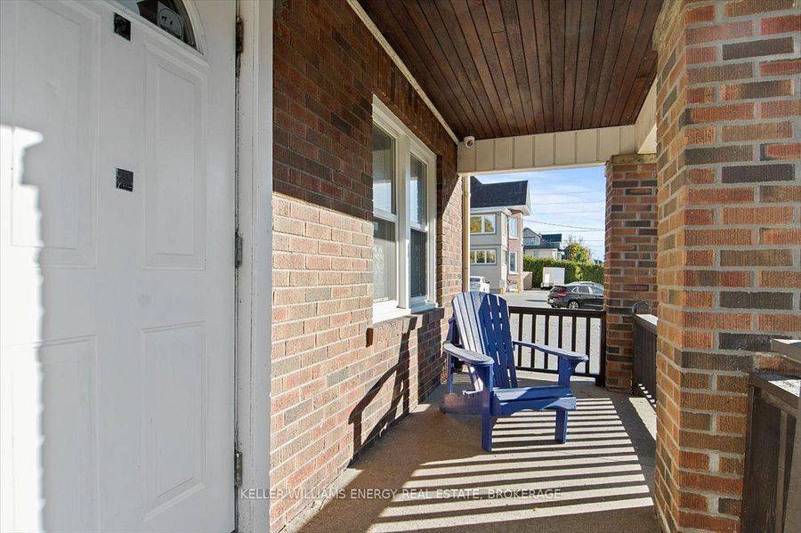 Oshawa, ON L1G 1L9,20 Colborne ST W #2