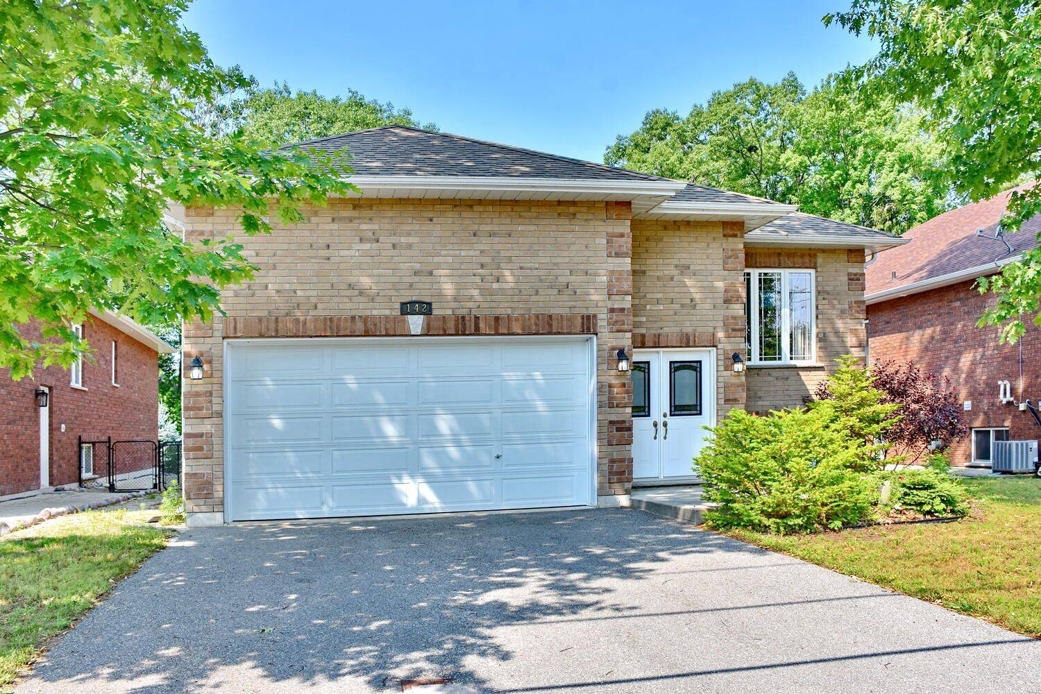 142 Sunnidale RD S, Wasaga Beach, ON L9Z 2S8