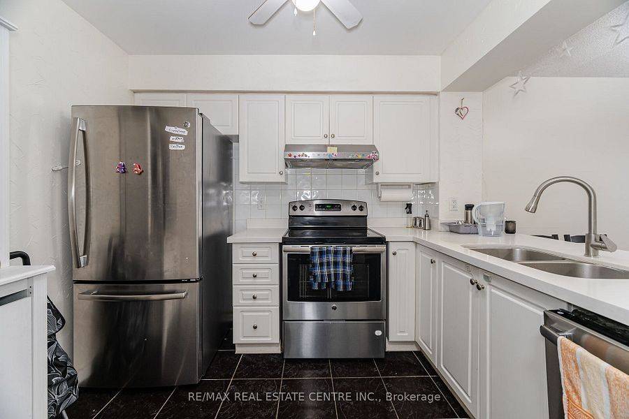 Mississauga, ON L5R 3Z5,35 Kingsbridge Garden CIR #514