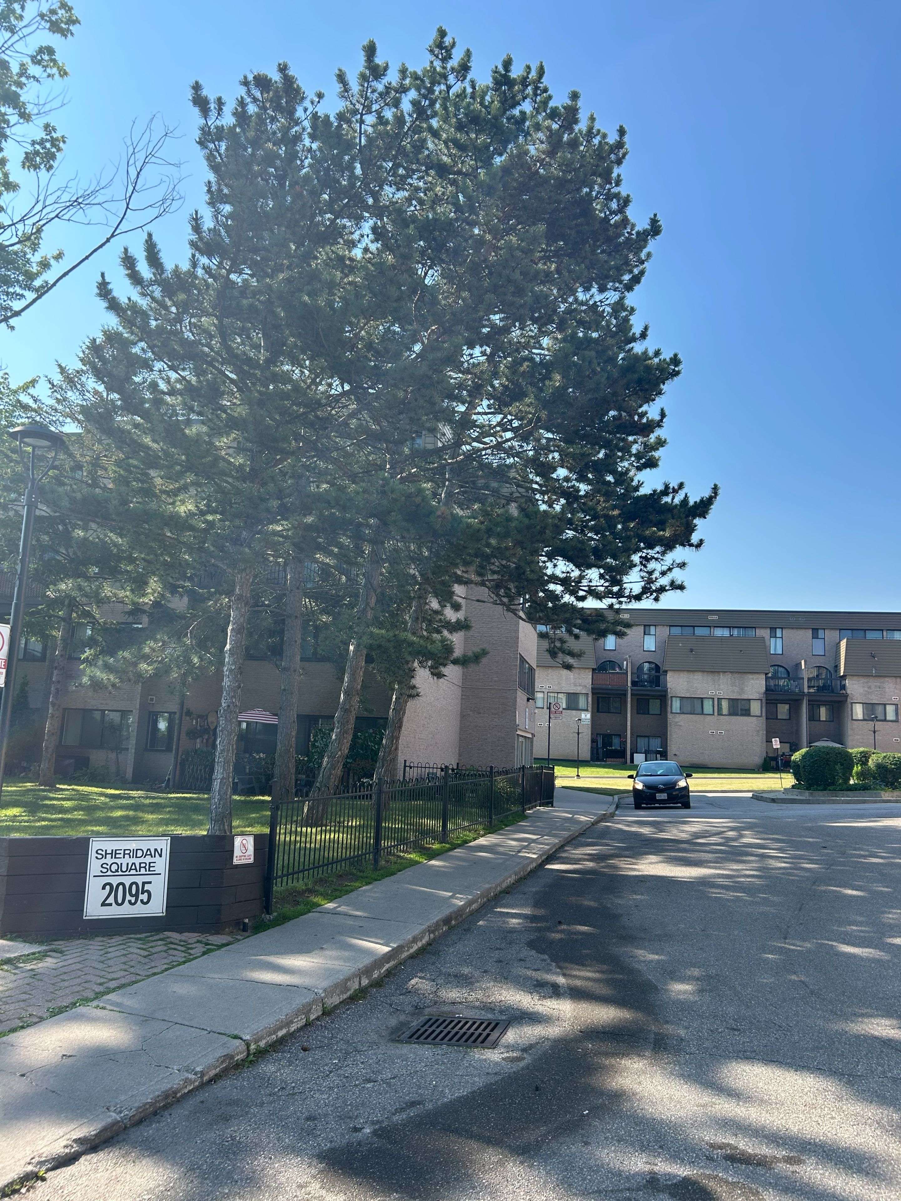 2095 Roche CT #284, Mississauga, ON L5K 2C8