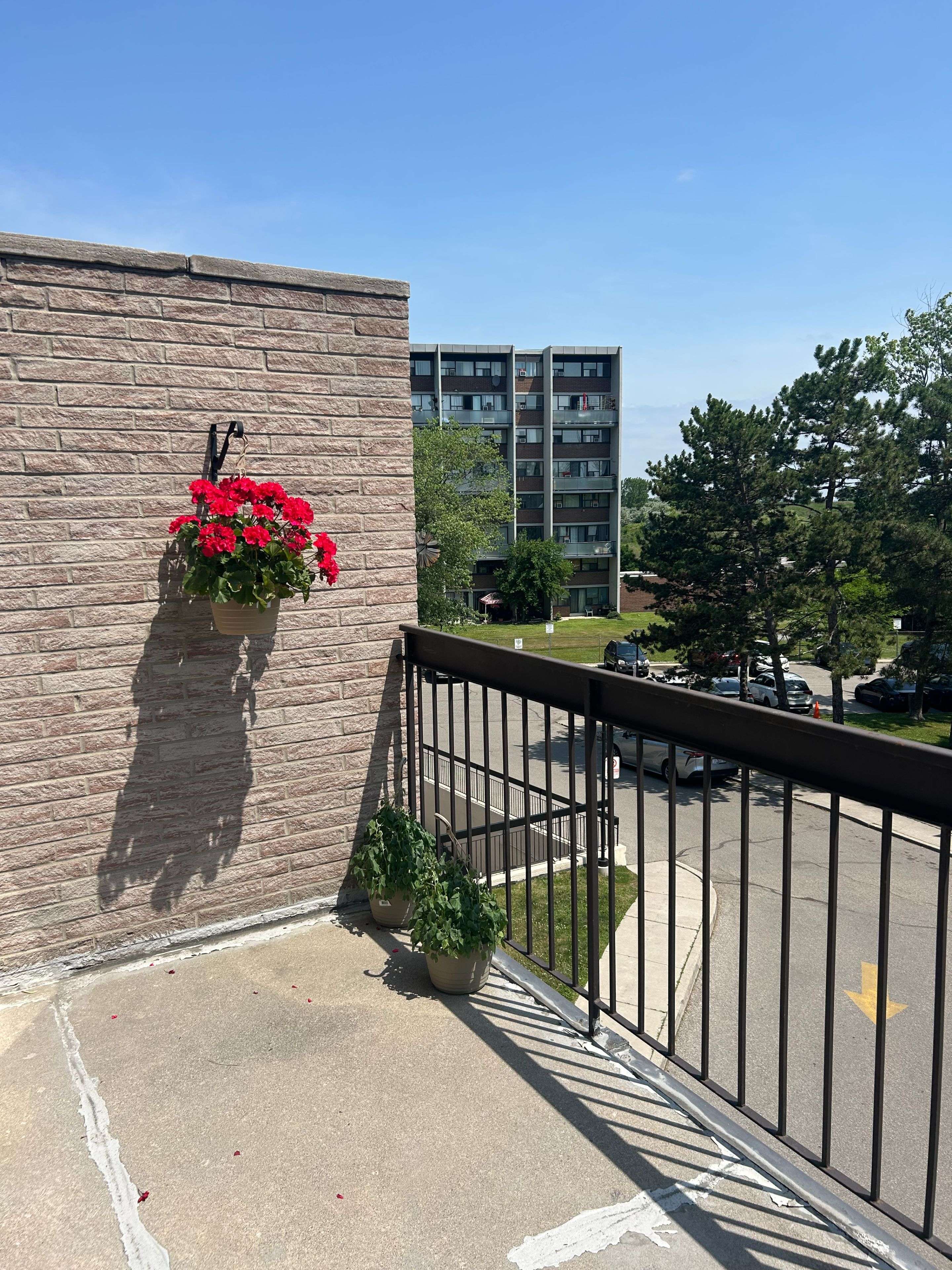 Mississauga, ON L5K 2C8,2095 Roche CT #284