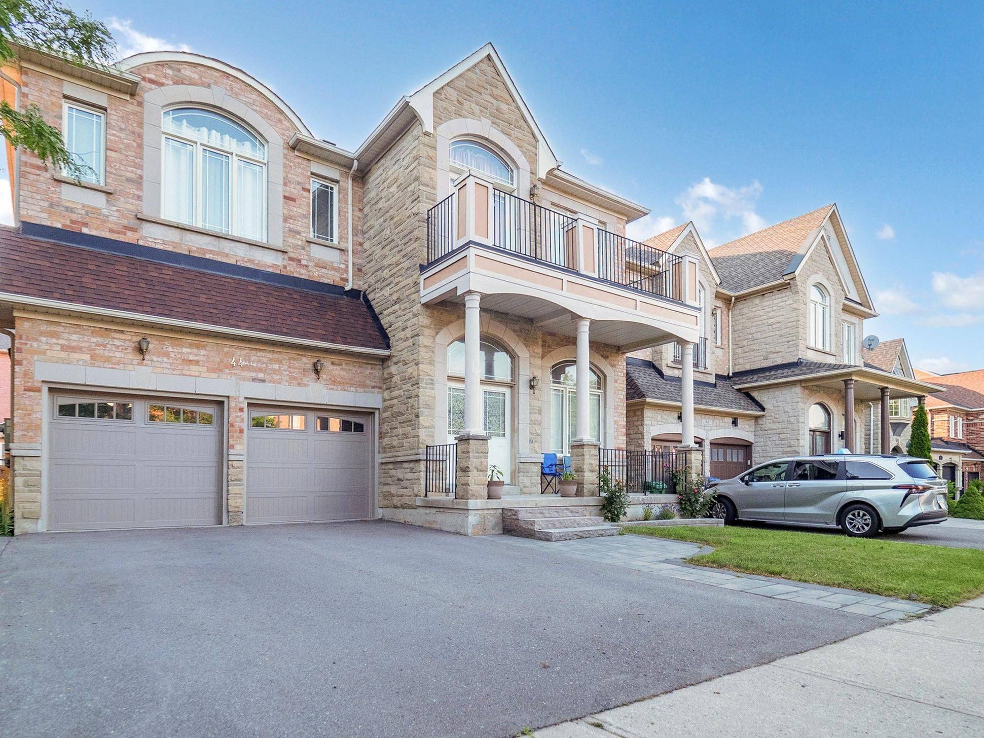 Brampton, ON L6Y 5K2,44 Fogerty ST