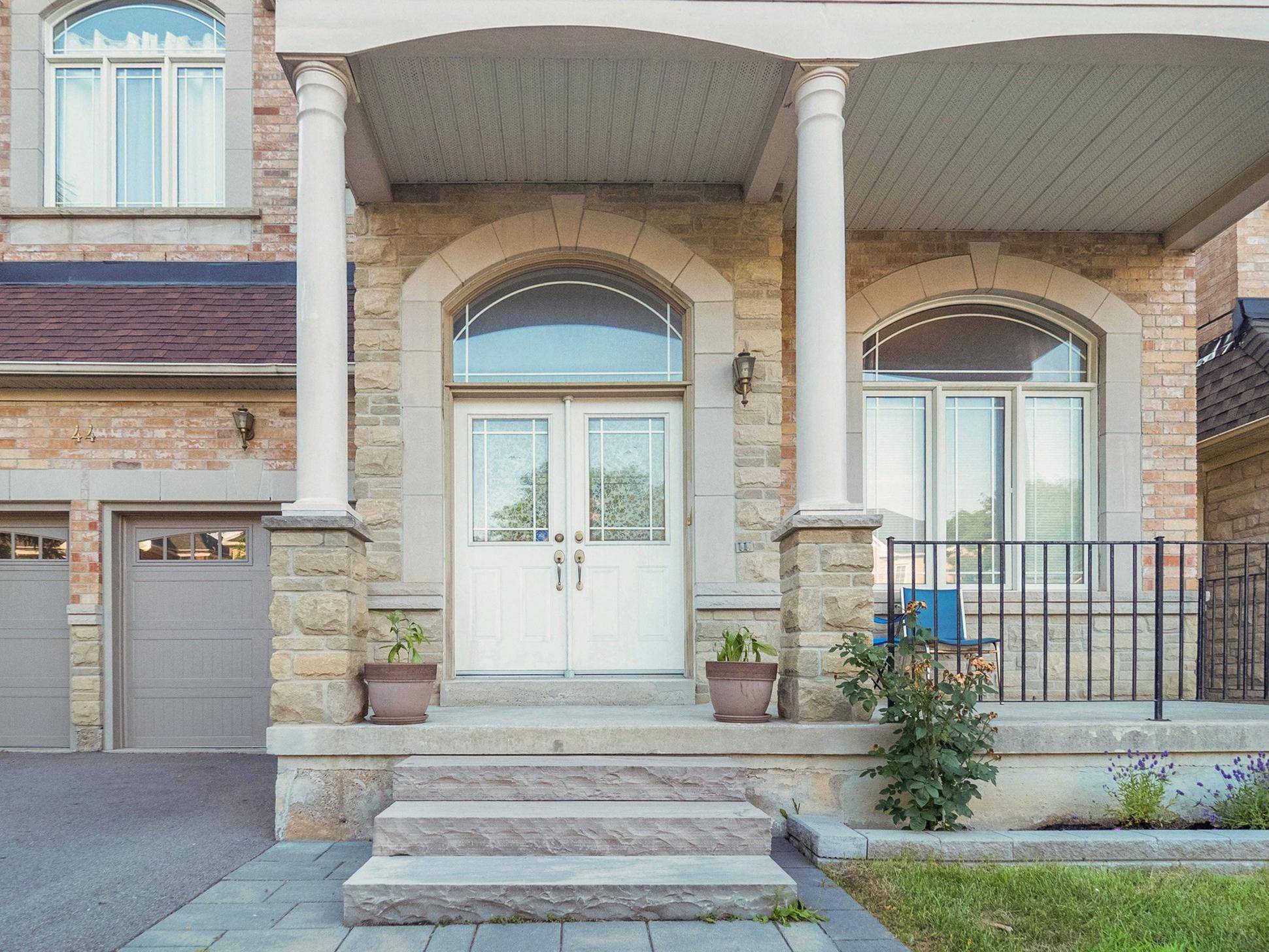Brampton, ON L6Y 5K2,44 Fogerty ST