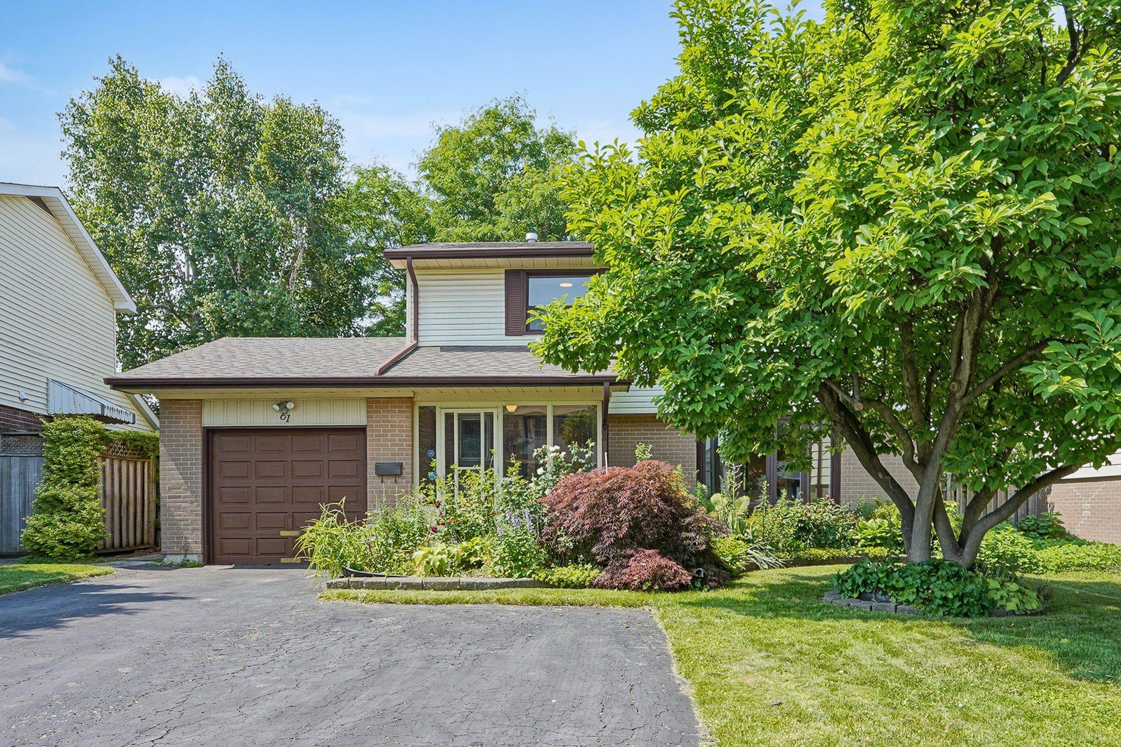 Brampton, ON L6W 2X7,61 Centre ST S