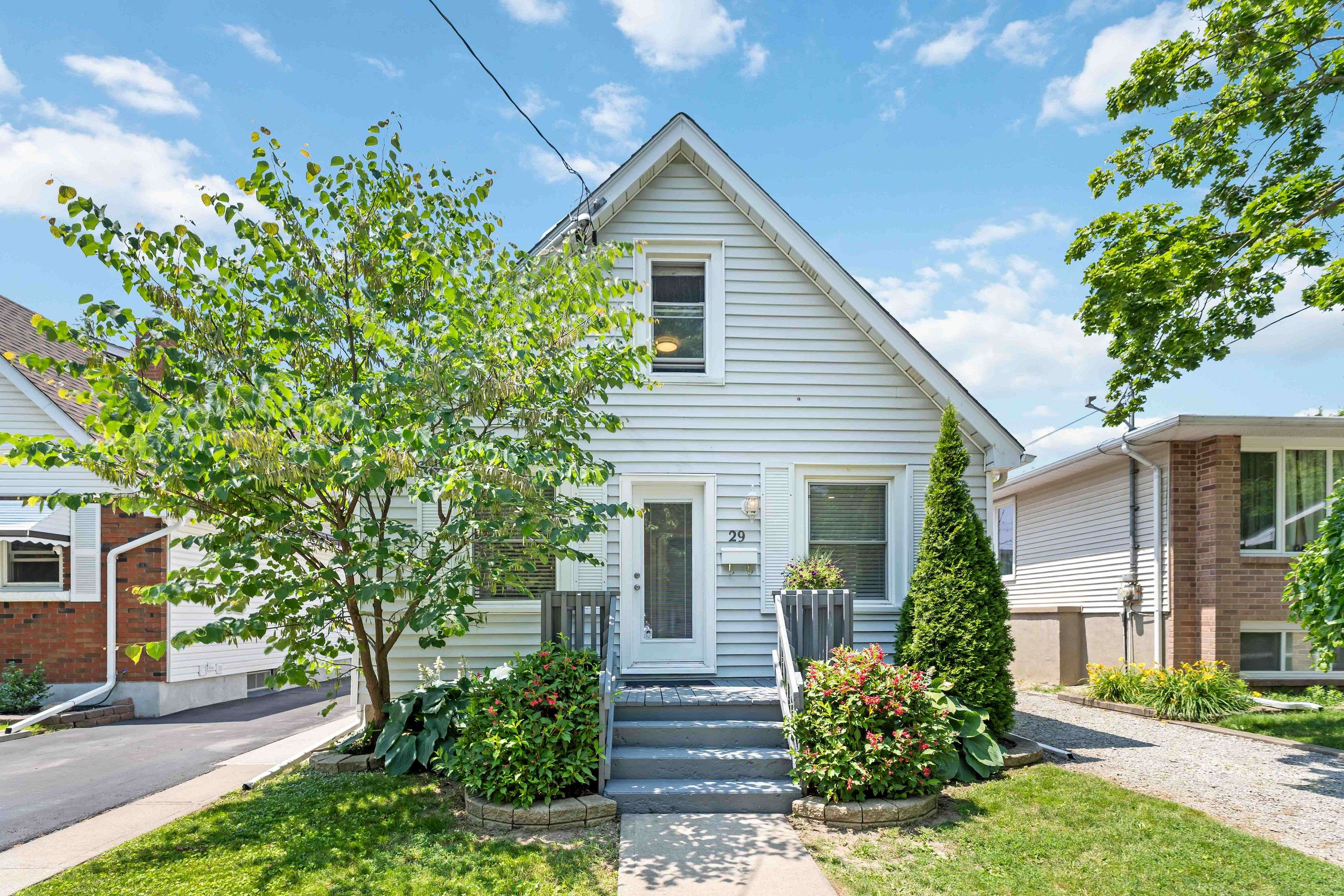 29 Mildred AVE, St. Catharines, ON L2R 6J2