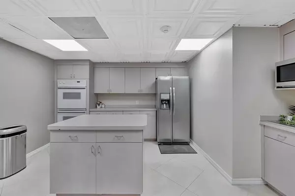 Fort Lauderdale, FL 33308,5100 Dupont Blvd #8J