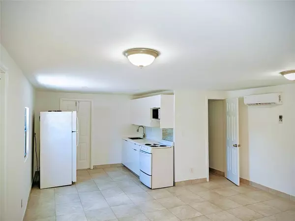 320 SW 15th St #1, Dania Beach, FL 33004