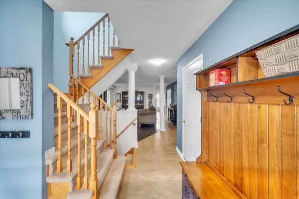 East Gwillimbury, ON L0G 1M0,469 king ST E