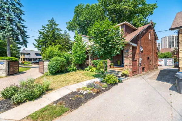 Toronto W04, ON M9N 1C9,24 Sykes AVE