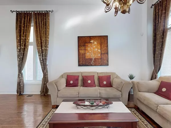 Brampton, ON L6Y 5K2,44 Fogerty ST