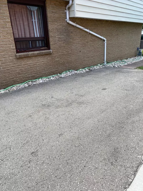 Hanover, ON N4N 3J4,704 11th ST E