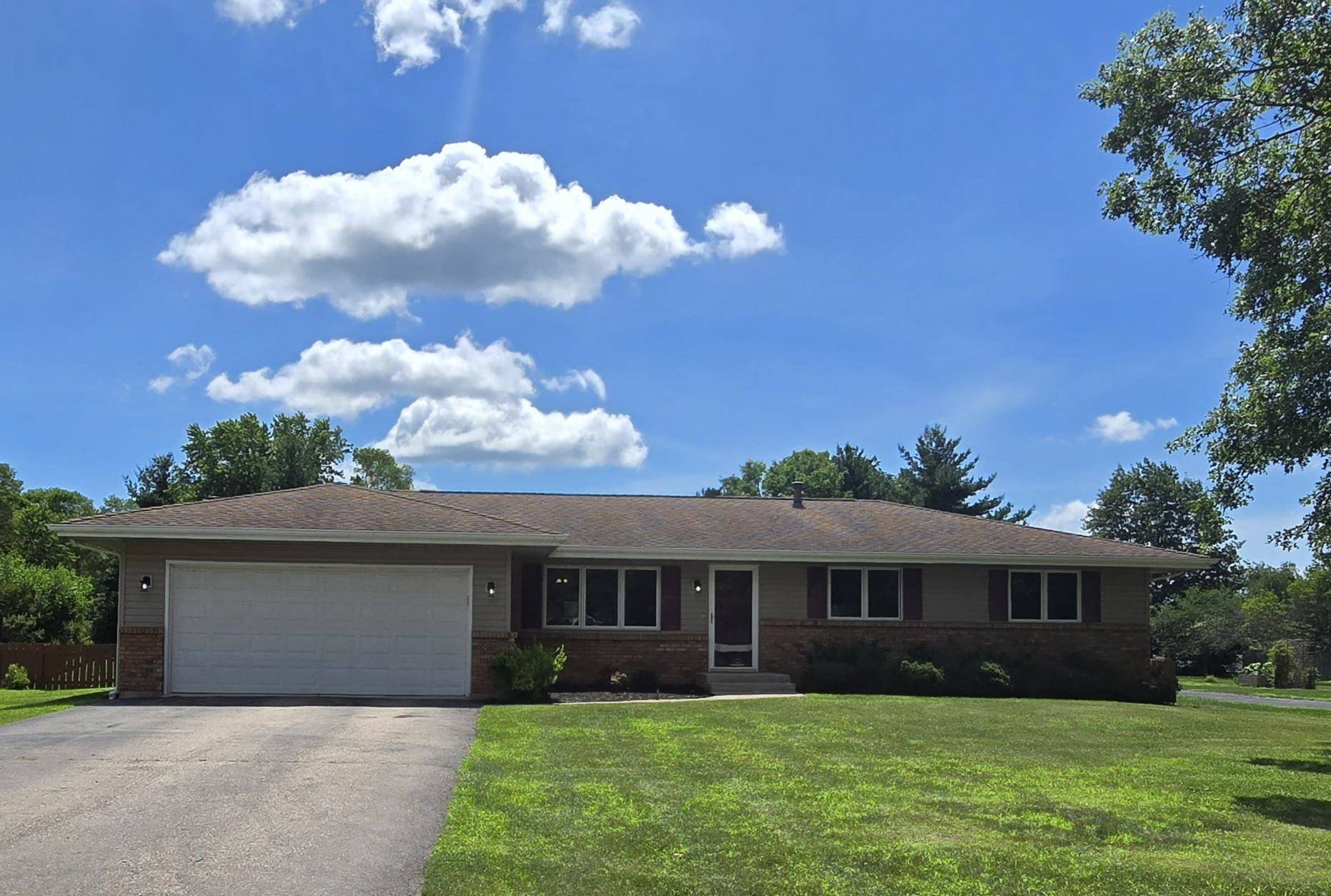 12075 Blue Spruce Drive, Roscoe, IL 61073