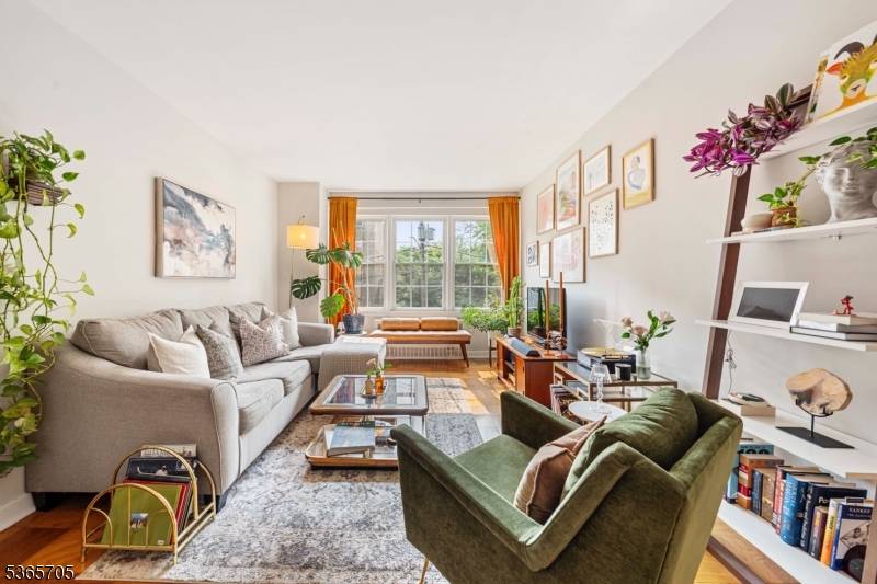 5 Roosevelt Place #M2, Montclair Twp., NJ 07042