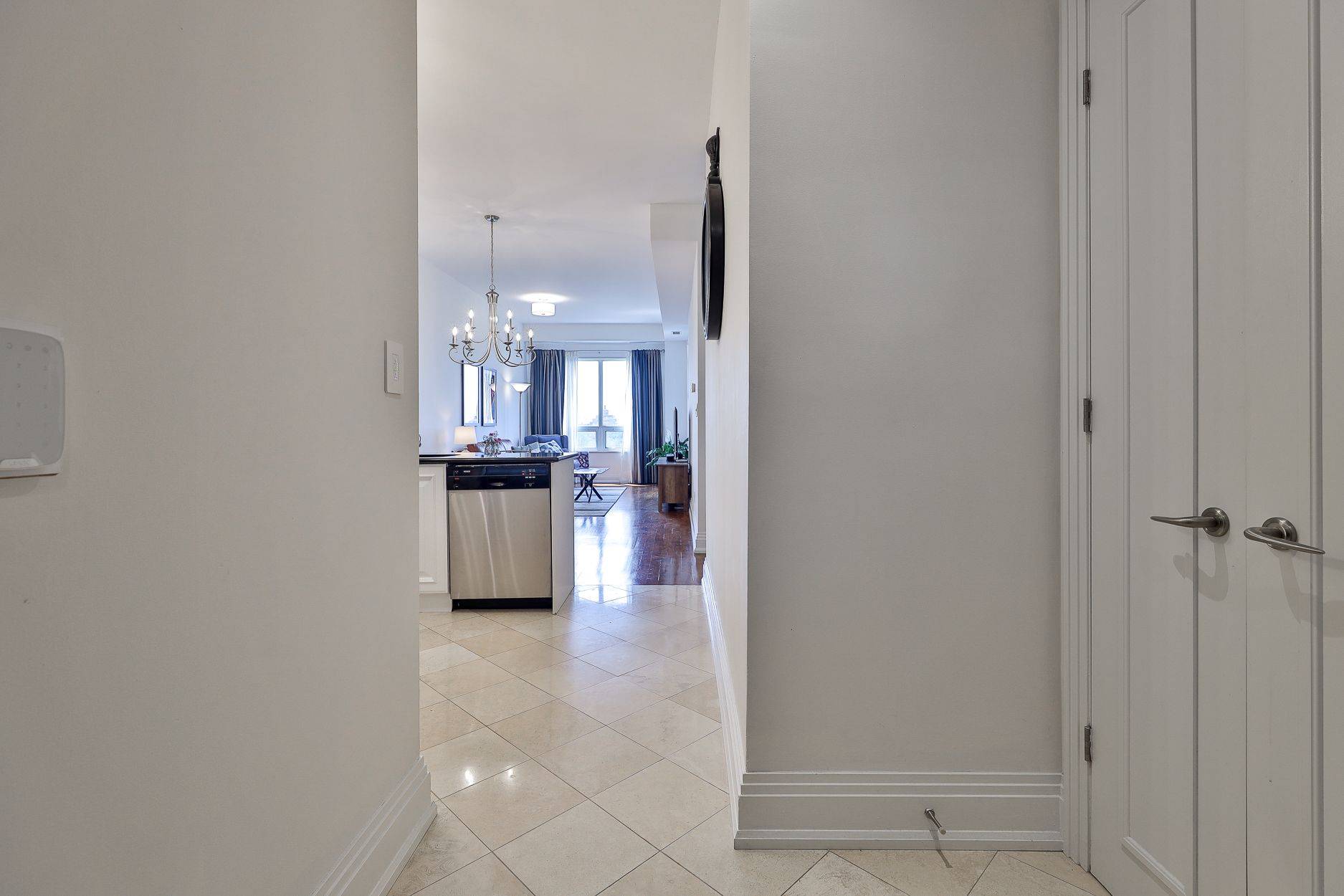 Toronto C02, ON M5R 2G5,99 Avenue RD #1006