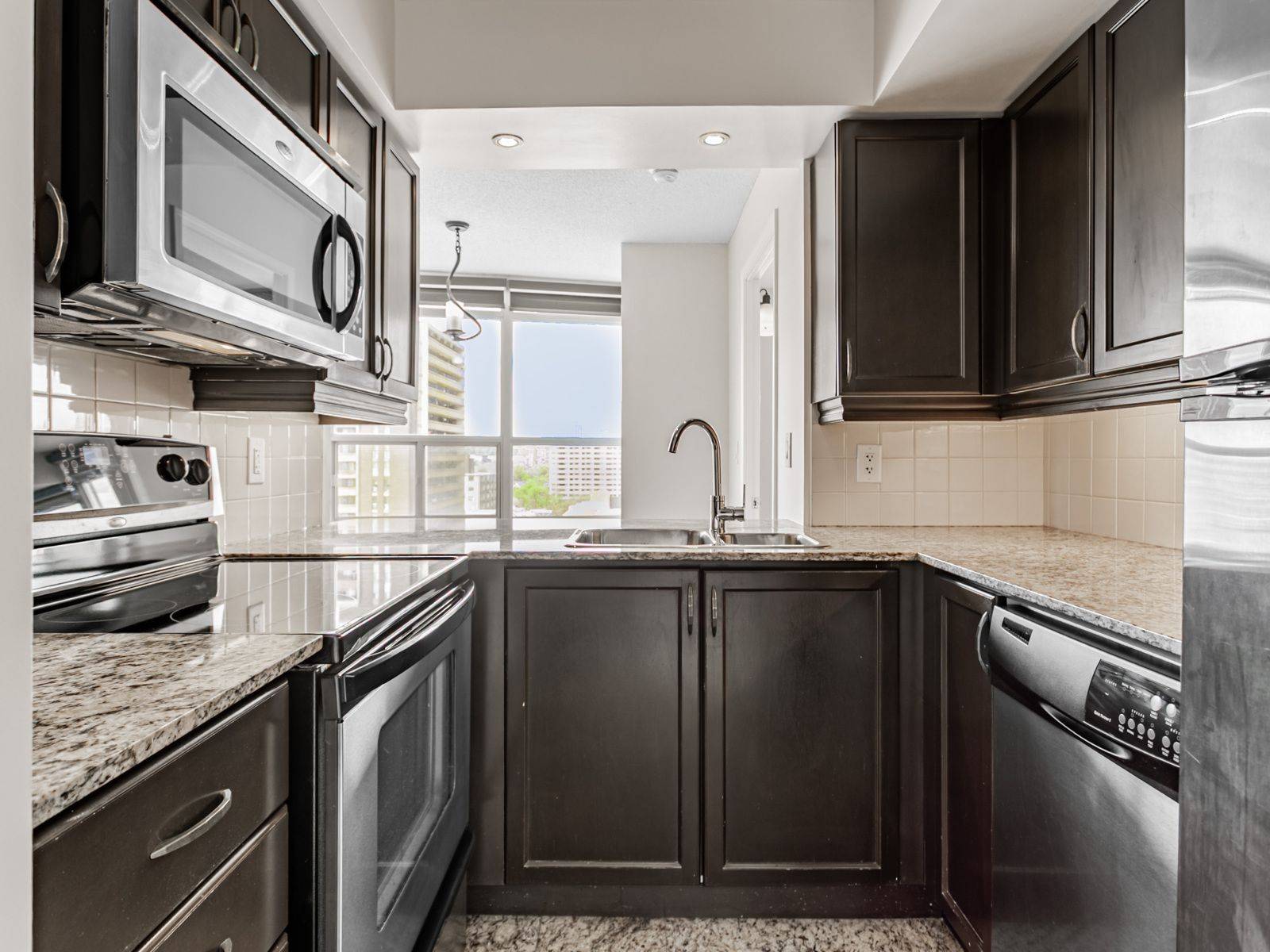 Toronto C01, ON M5S 2J6,736 Spadina AVE #1205